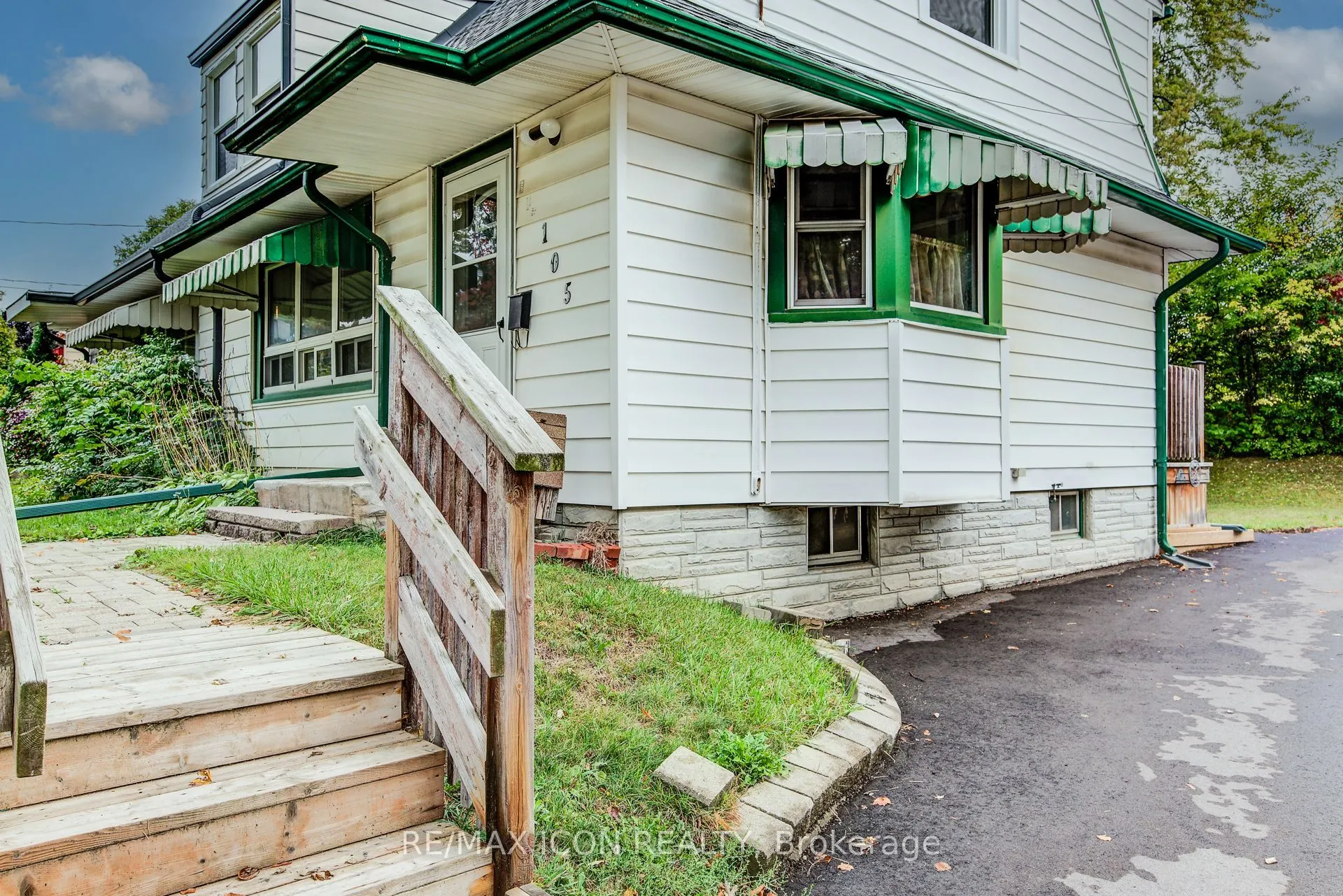 105 Lorne Crescent