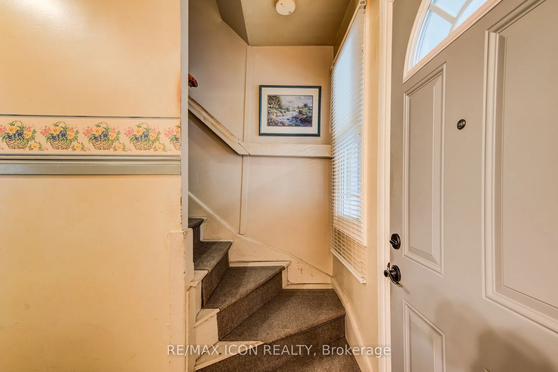 105 Lorne Crescent