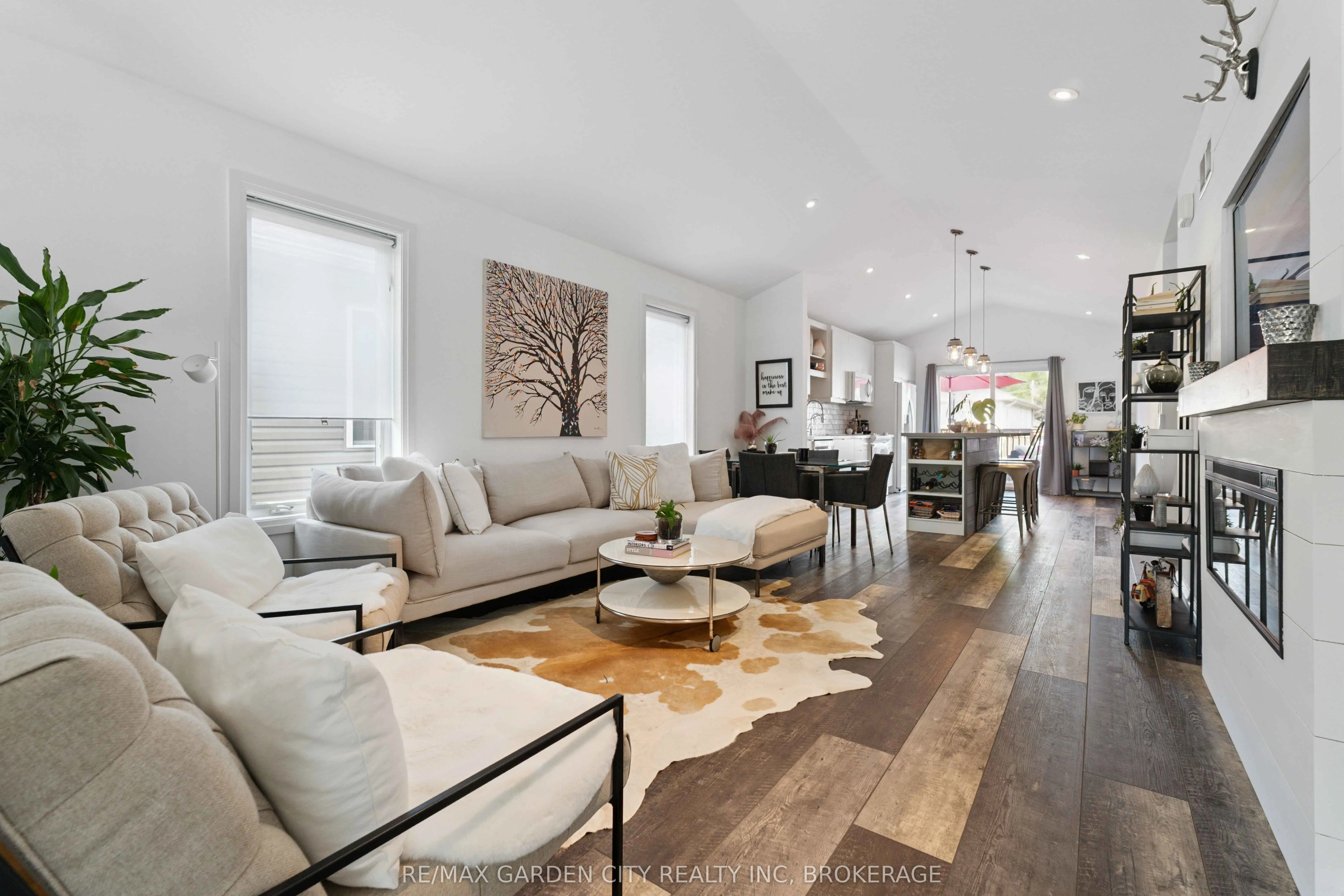 103 Scholfield Avenue S