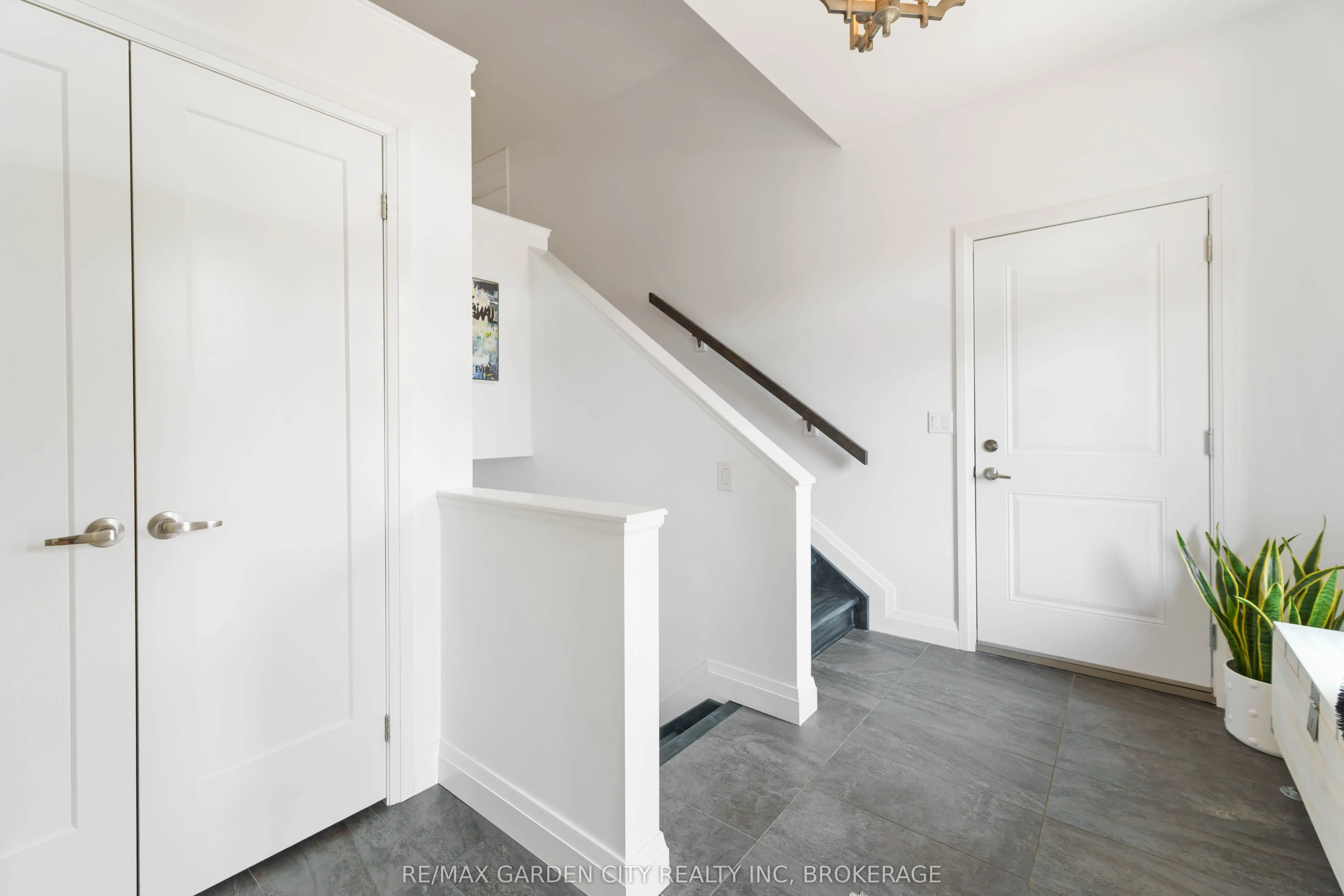 103 Scholfield Avenue S