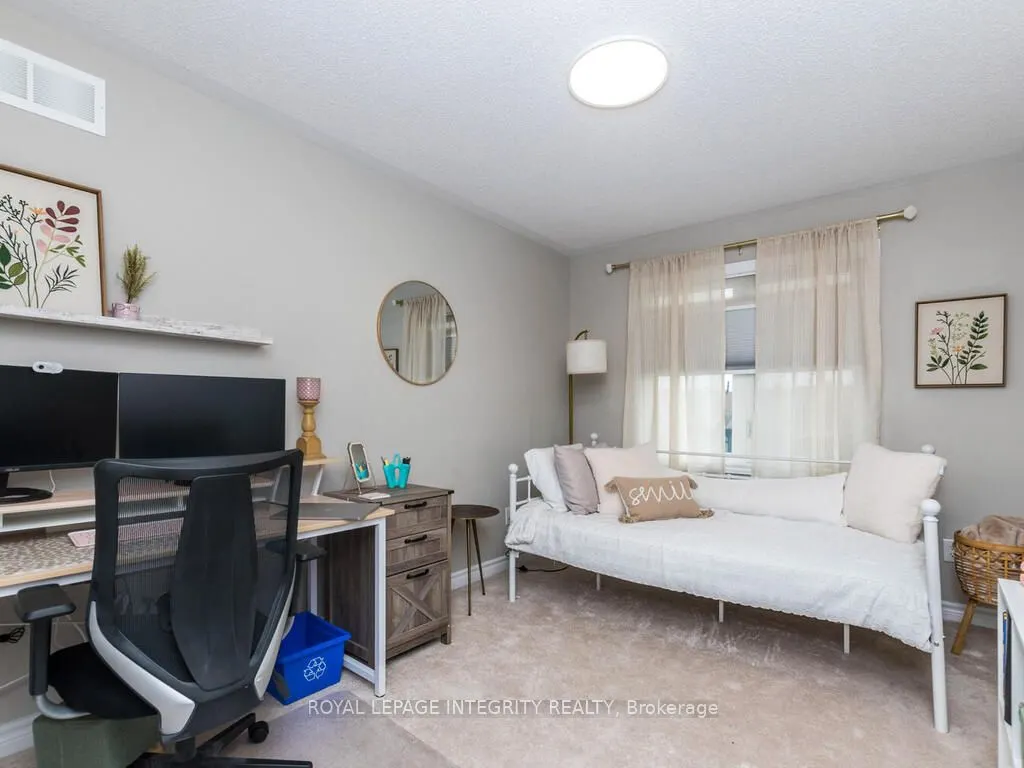 20 Fallengale Crescent W