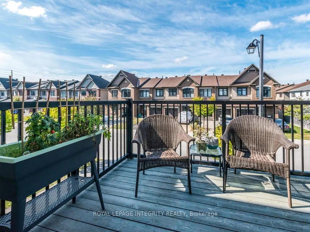 20 Fallengale Crescent W