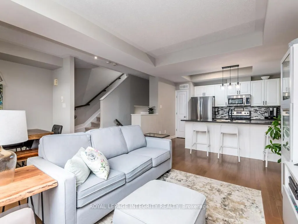 20 Fallengale Crescent W