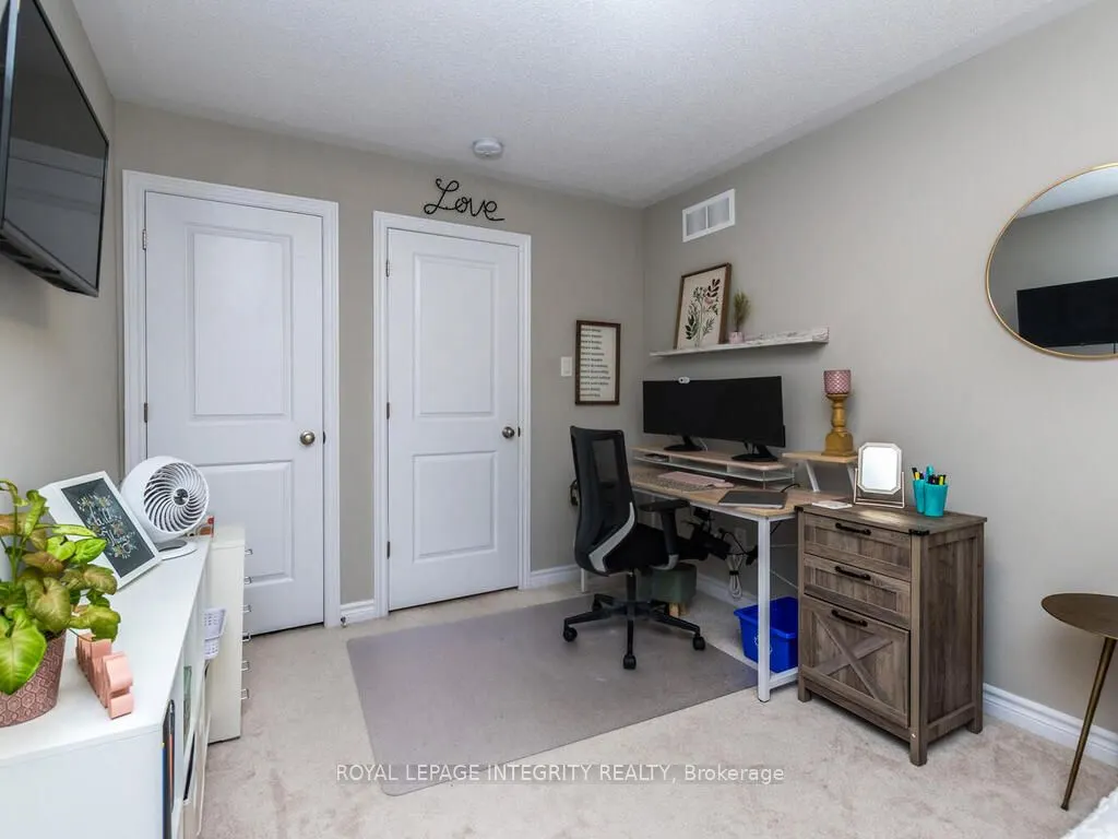 20 Fallengale Crescent W