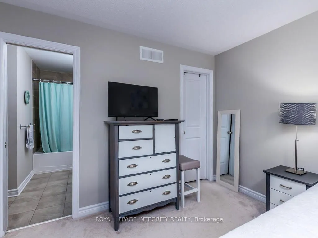 20 Fallengale Crescent W