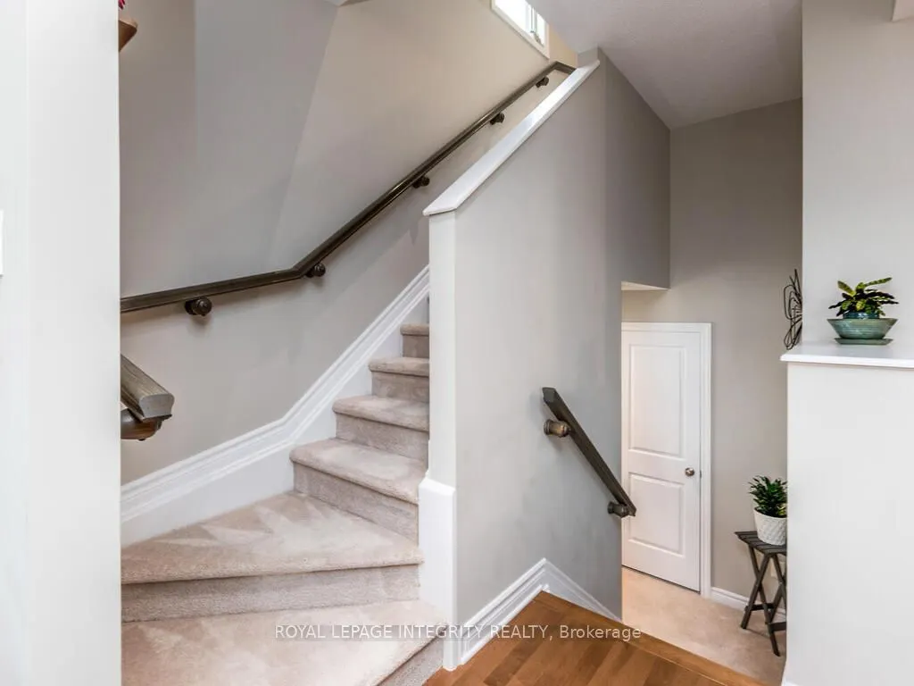 20 Fallengale Crescent W
