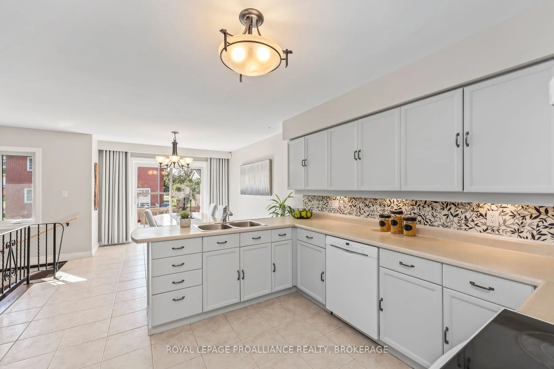 984 Ambleside Crescent