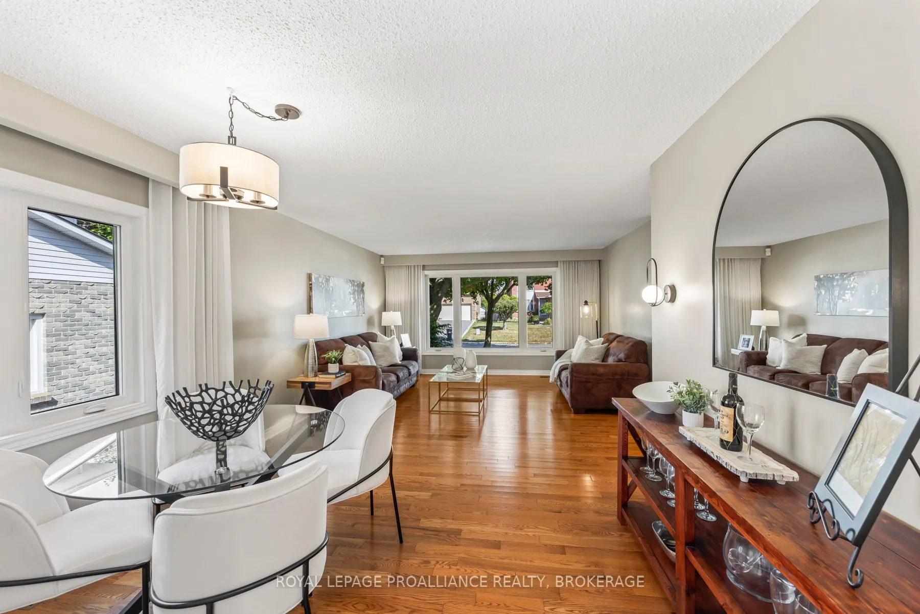 984 Ambleside Crescent