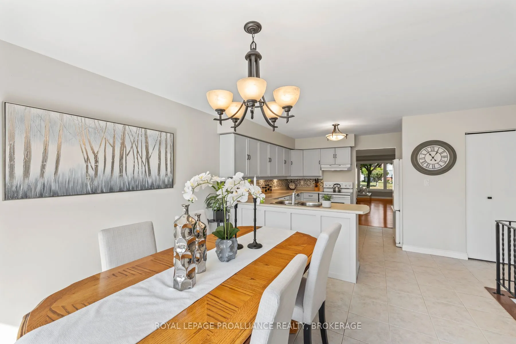 984 Ambleside Crescent