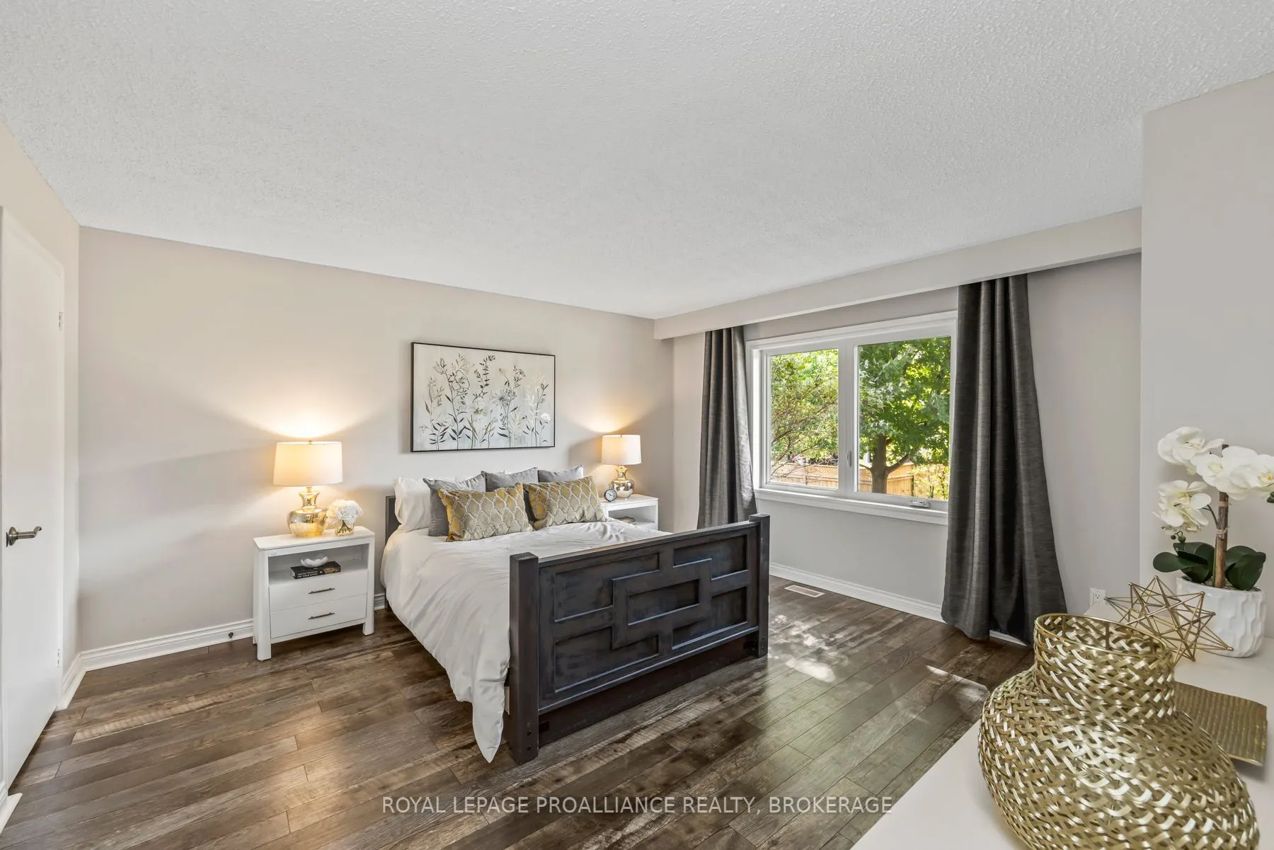 984 Ambleside Crescent