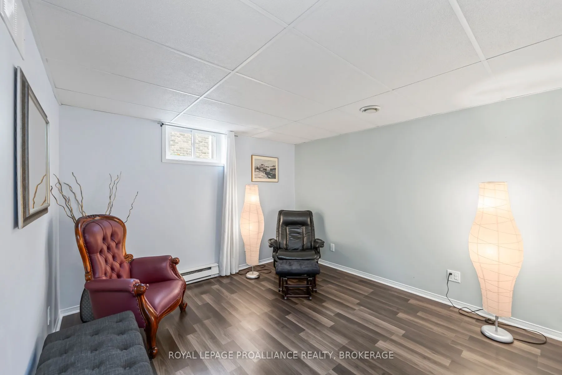 984 Ambleside Crescent