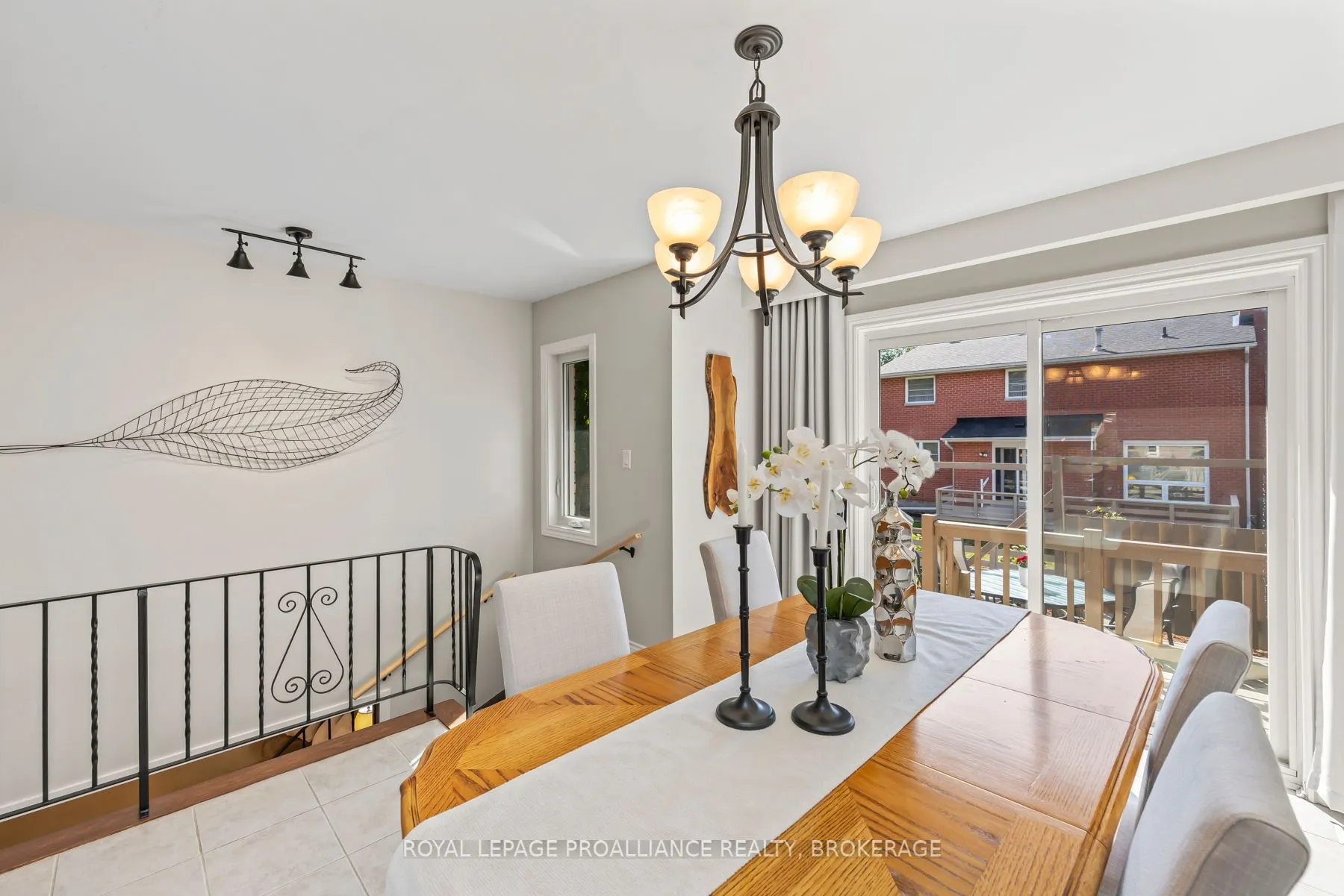 984 Ambleside Crescent