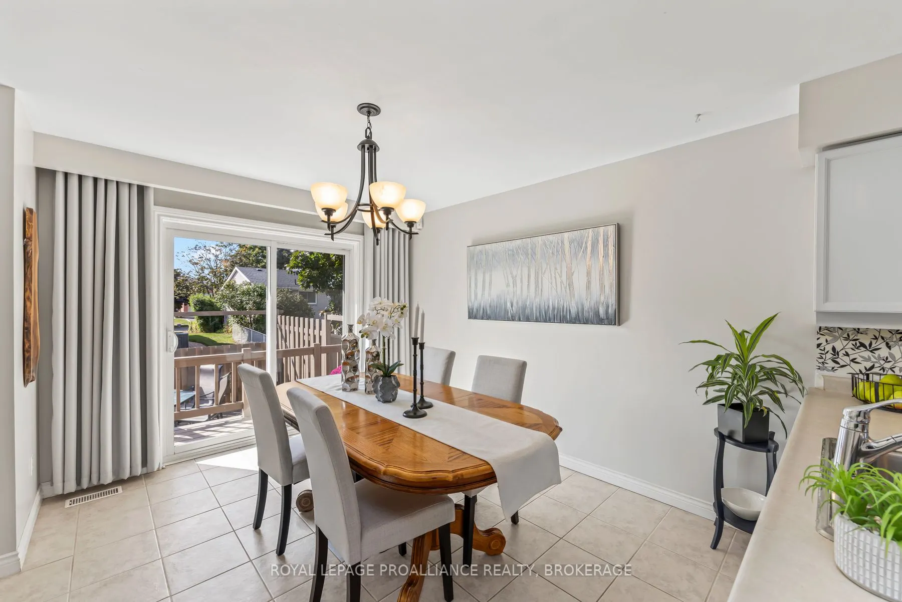 984 Ambleside Crescent