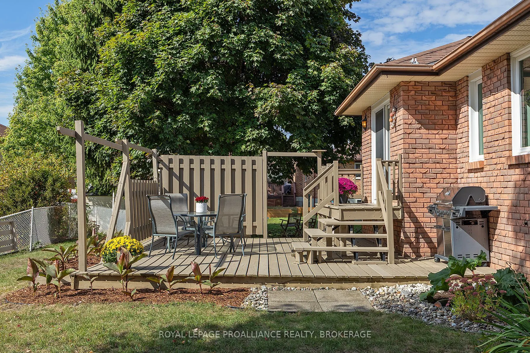 984 Ambleside Crescent