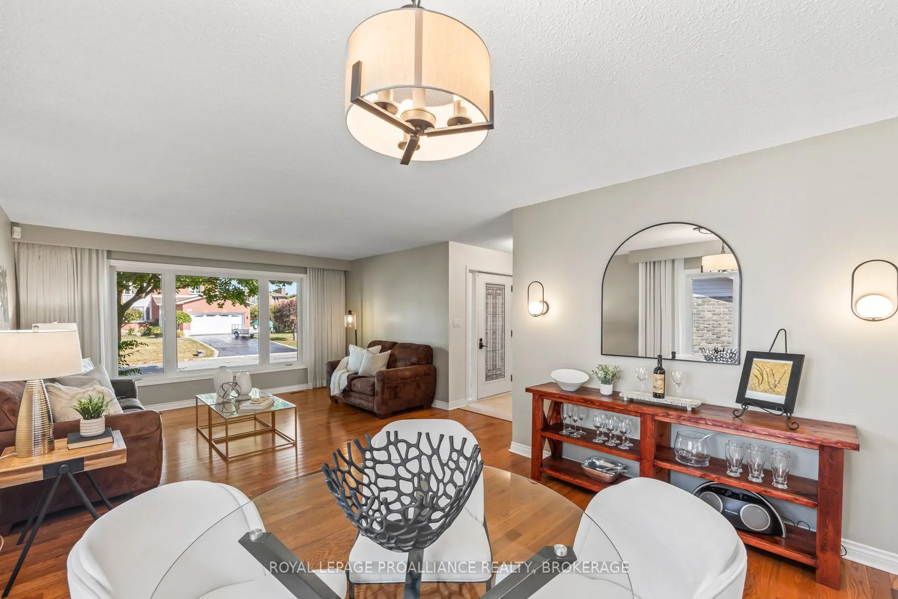 984 Ambleside Crescent