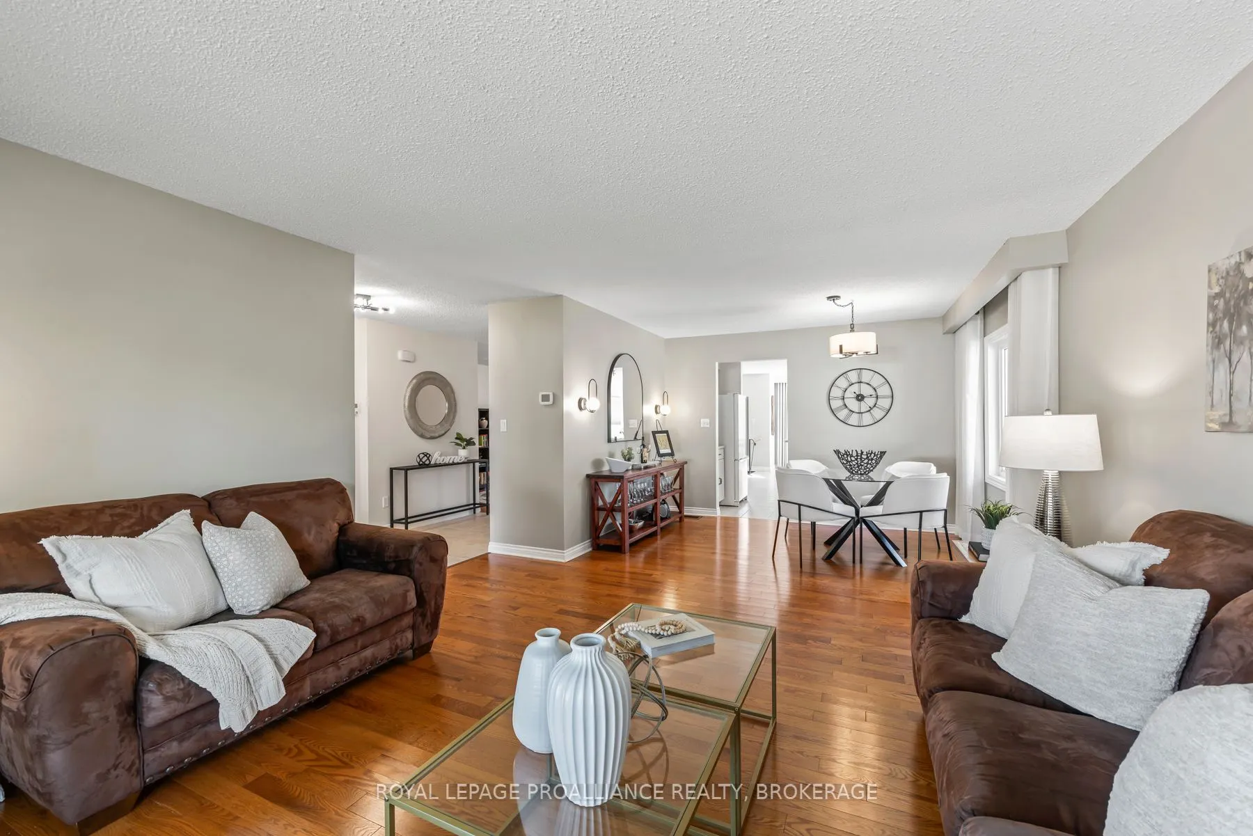 984 Ambleside Crescent
