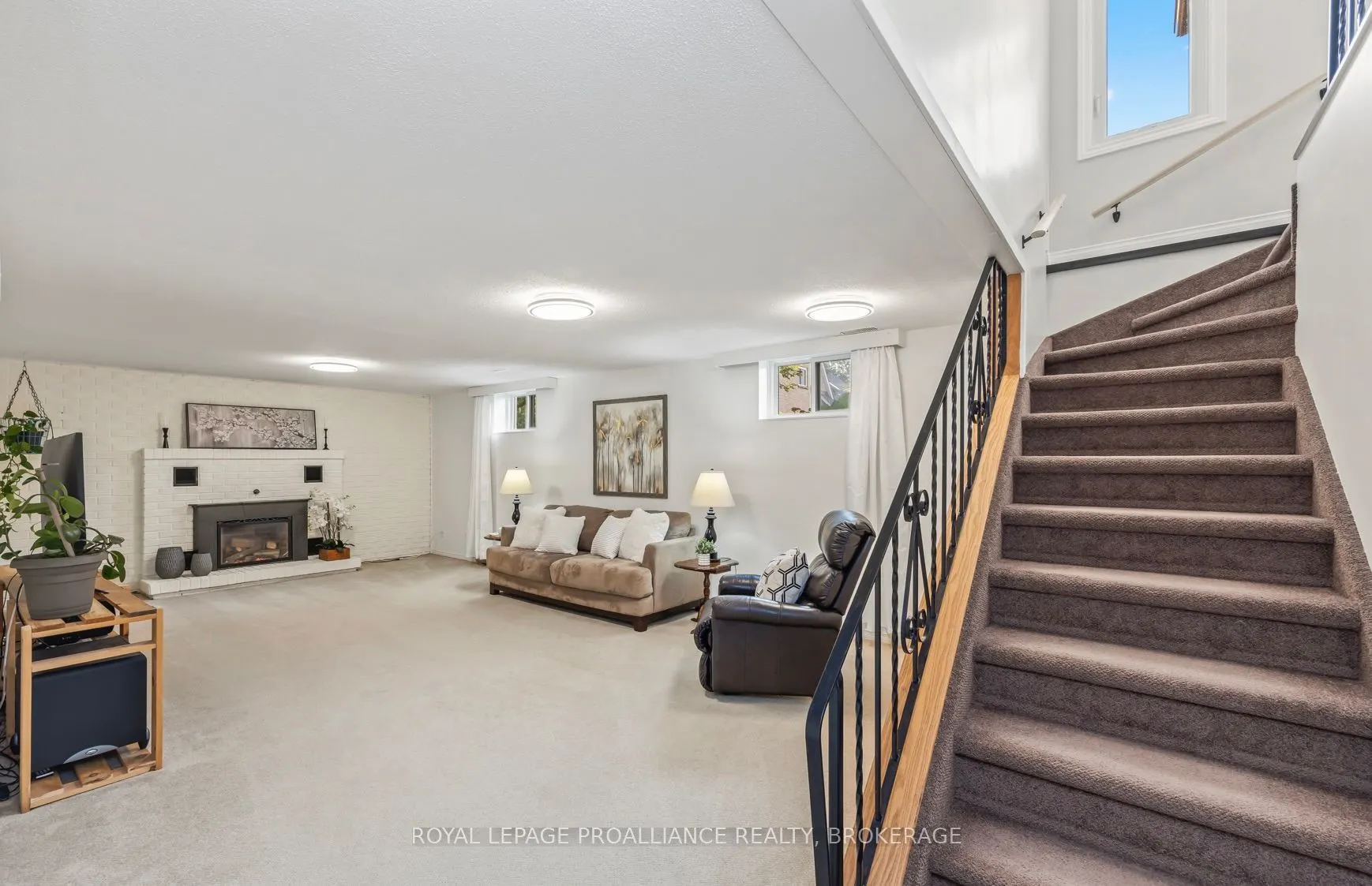 984 Ambleside Crescent