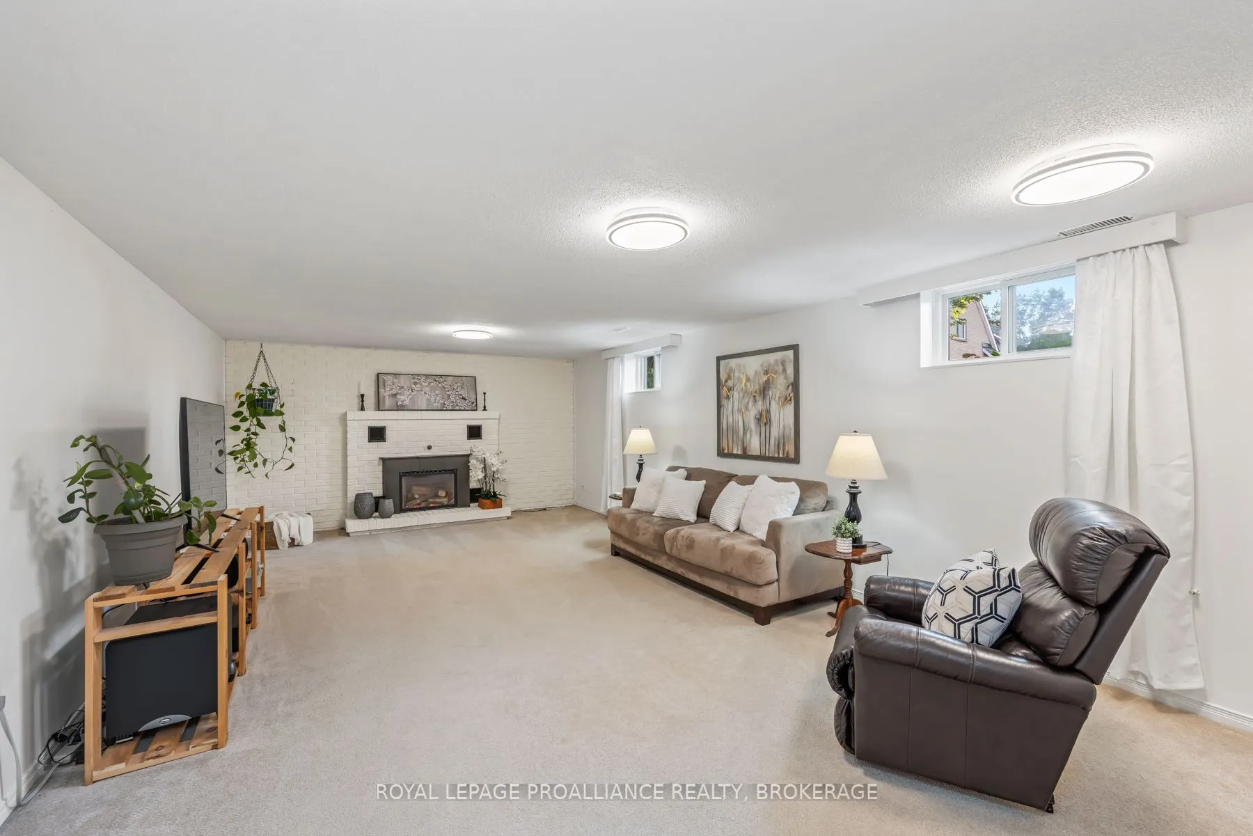 984 Ambleside Crescent