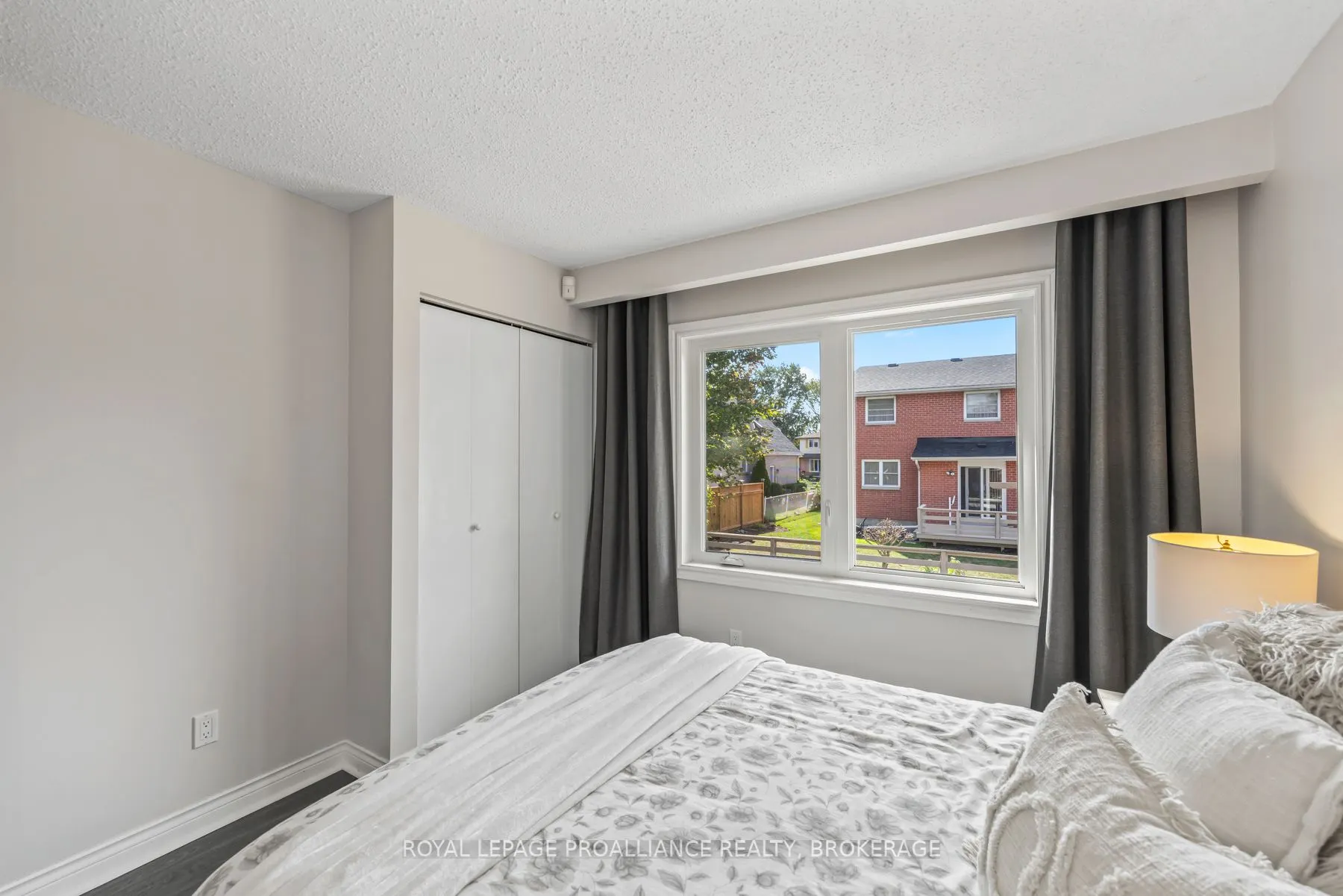 984 Ambleside Crescent