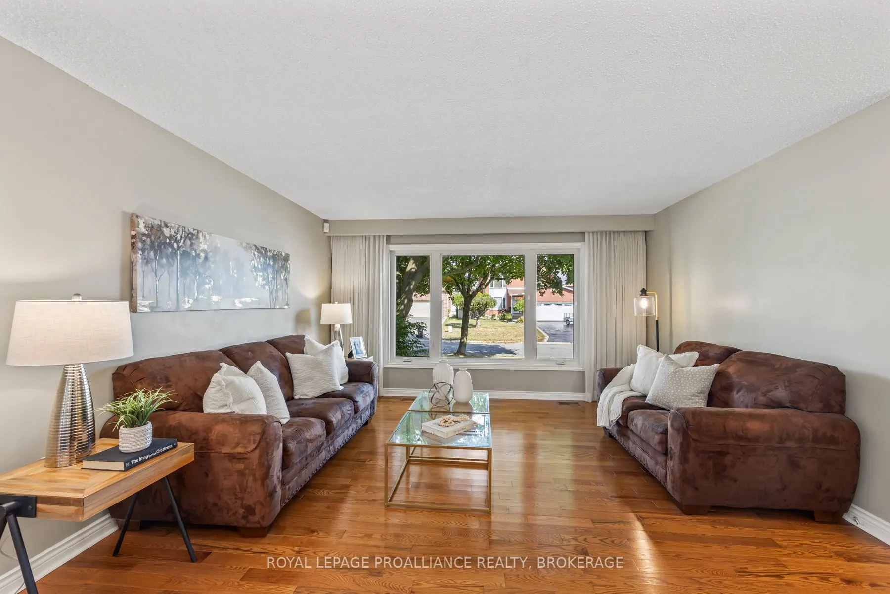 984 Ambleside Crescent