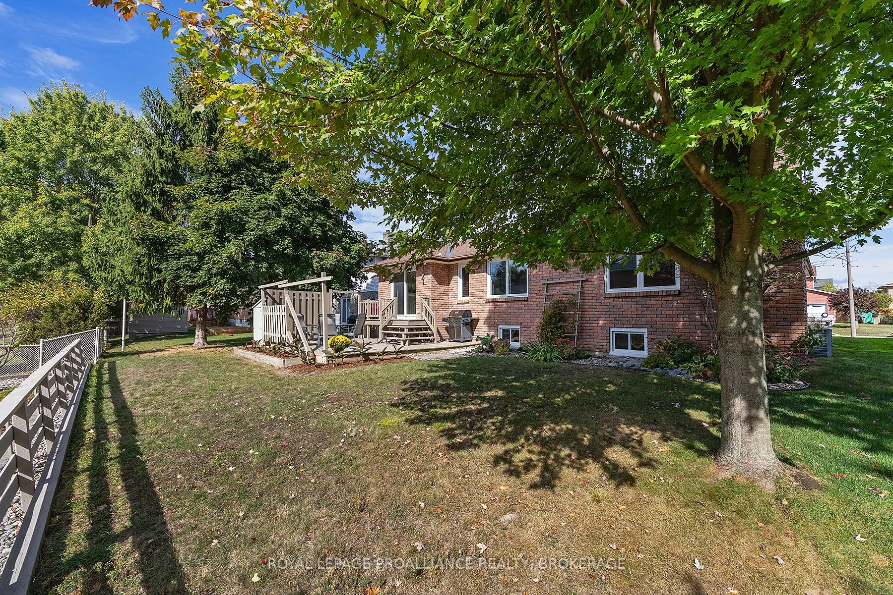 984 Ambleside Crescent