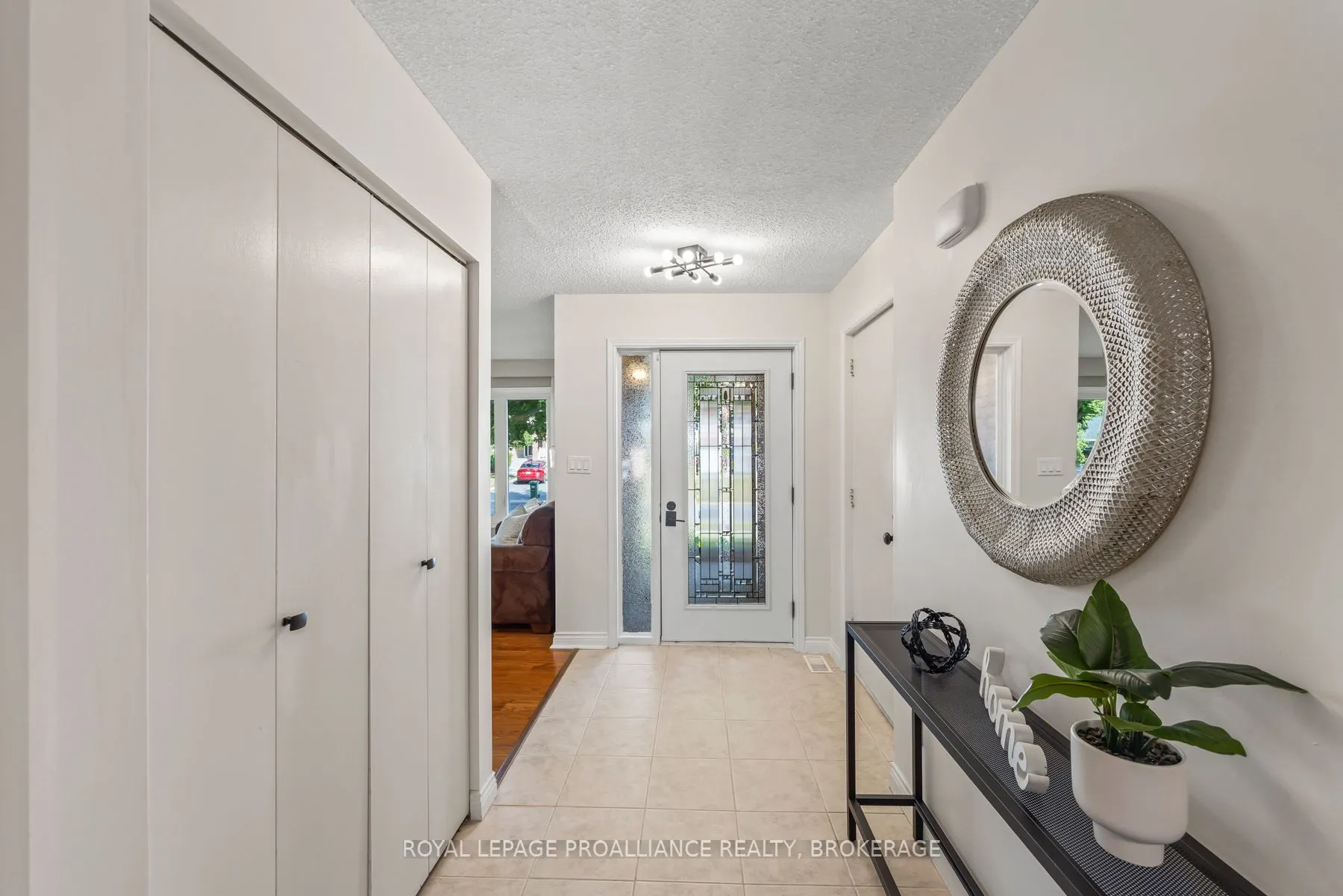 984 Ambleside Crescent