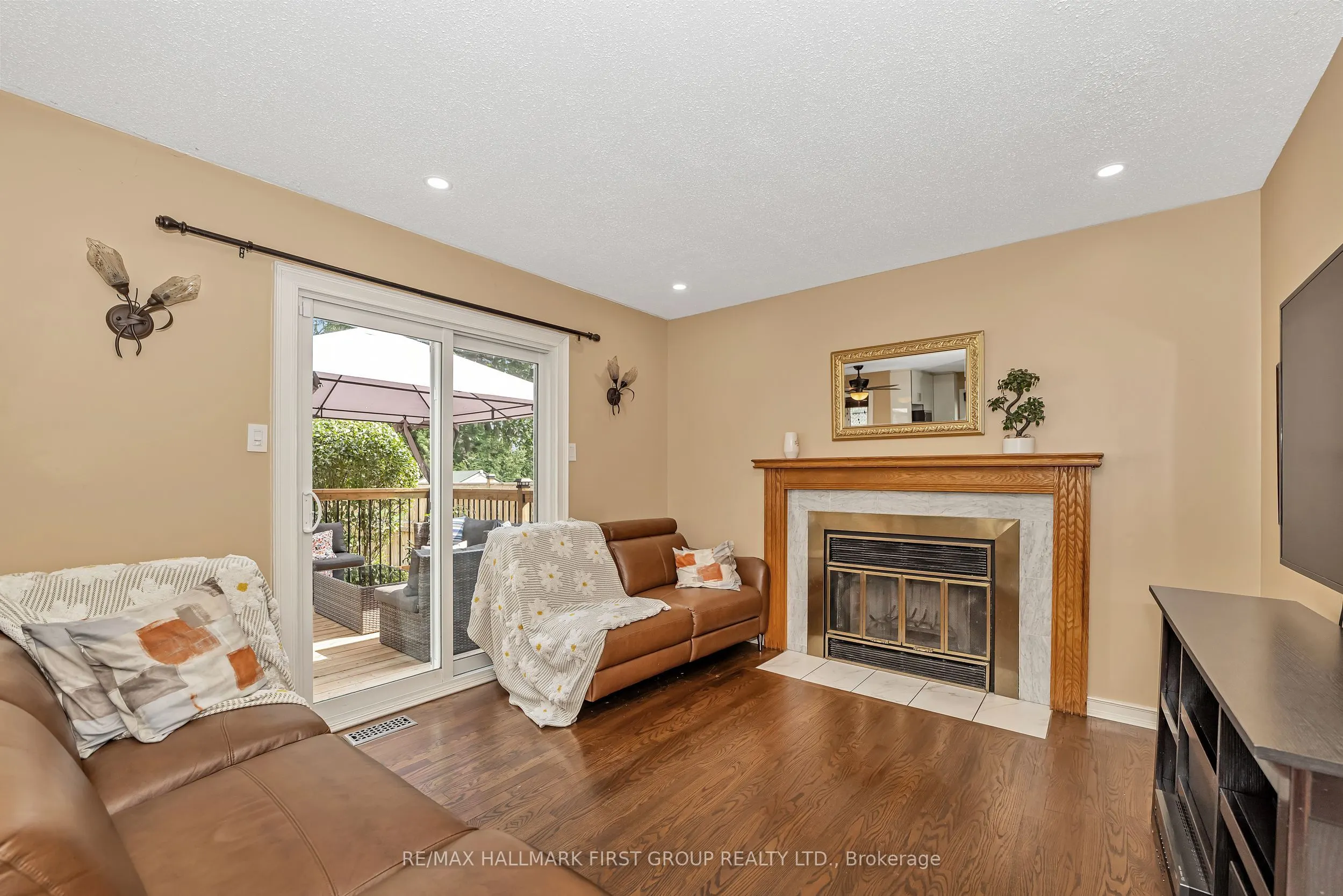 16 Hawley Crescent