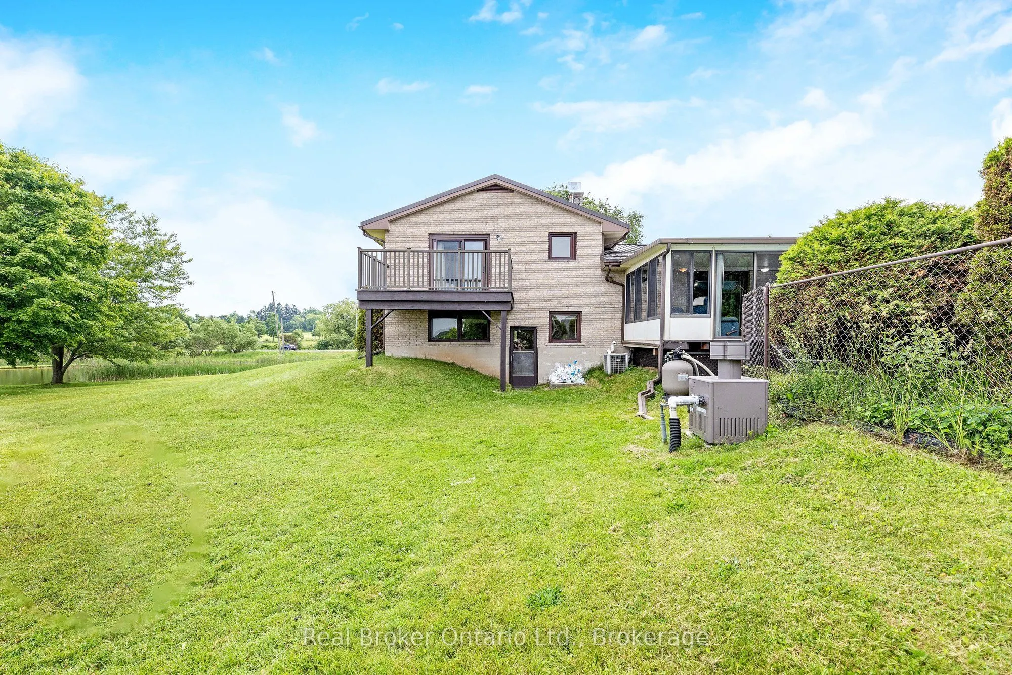9412 Sideroad 17