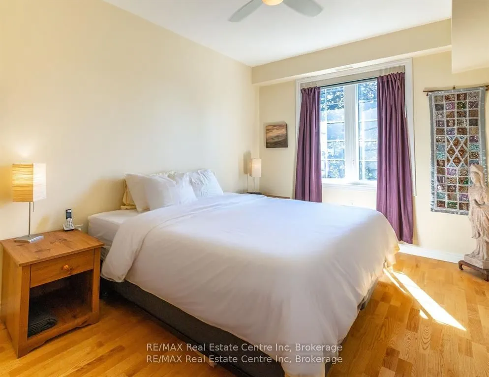 20 Station Square, #303