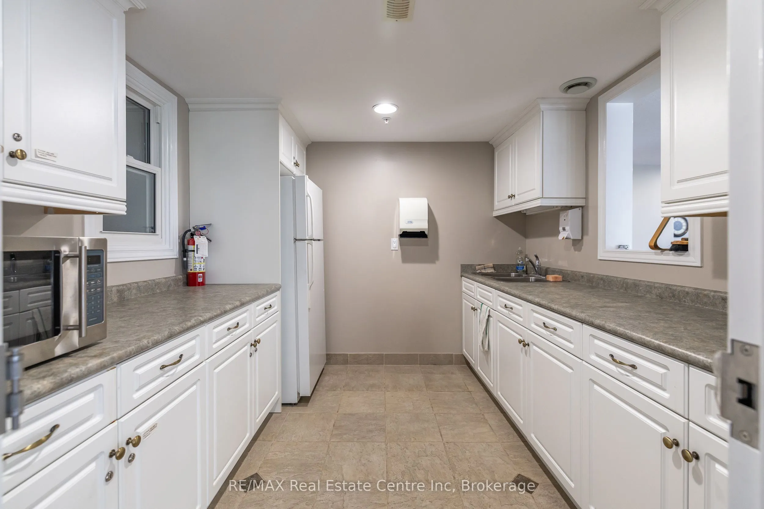 20 Station Square, #303
