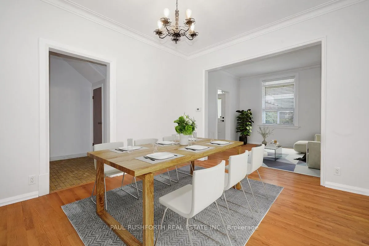 36 Champagne Avenue S