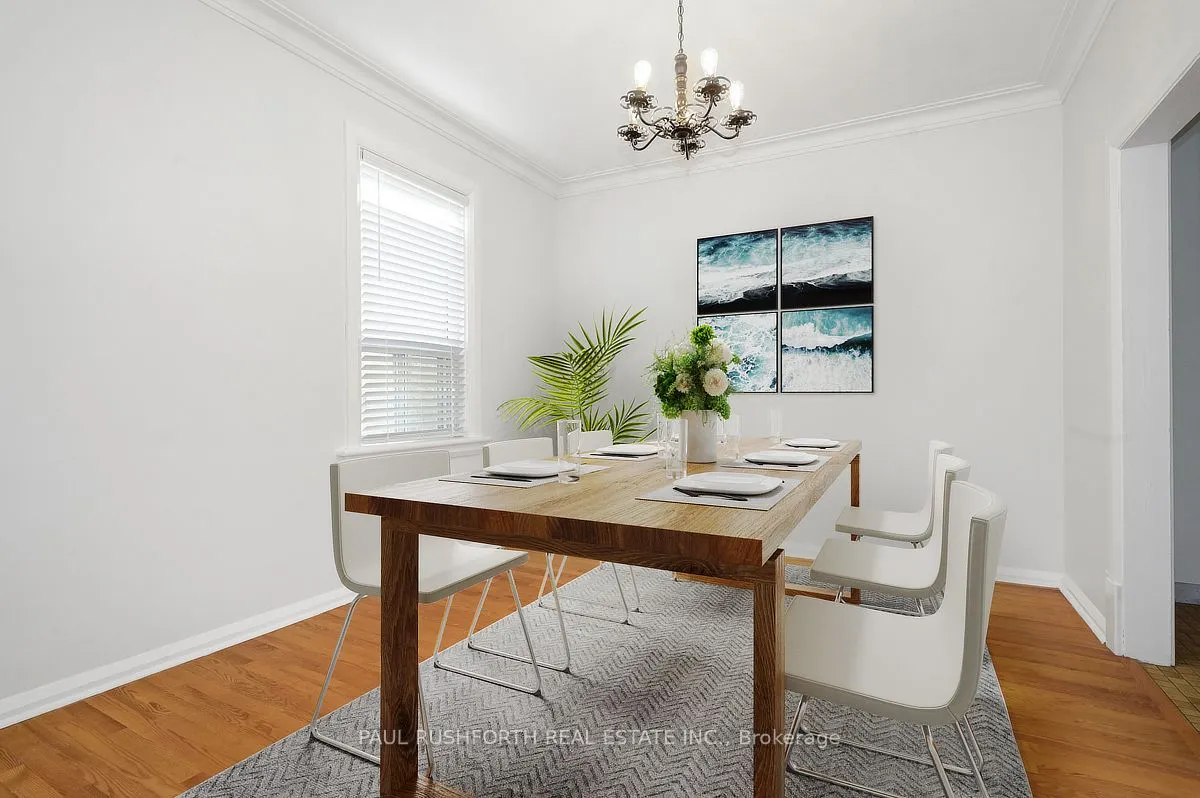 36 Champagne Avenue S