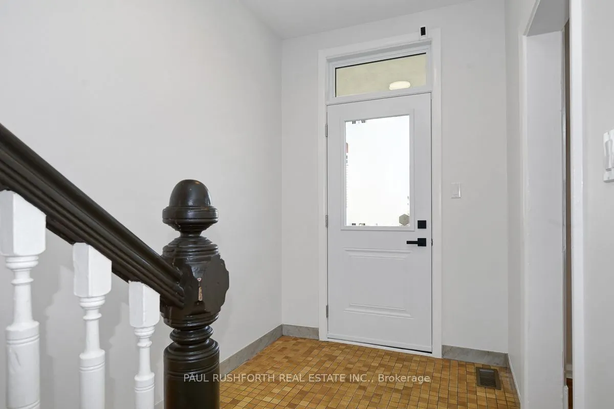 36 Champagne Avenue S