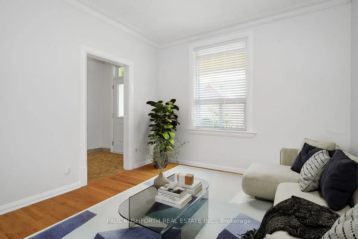 36 Champagne Avenue S