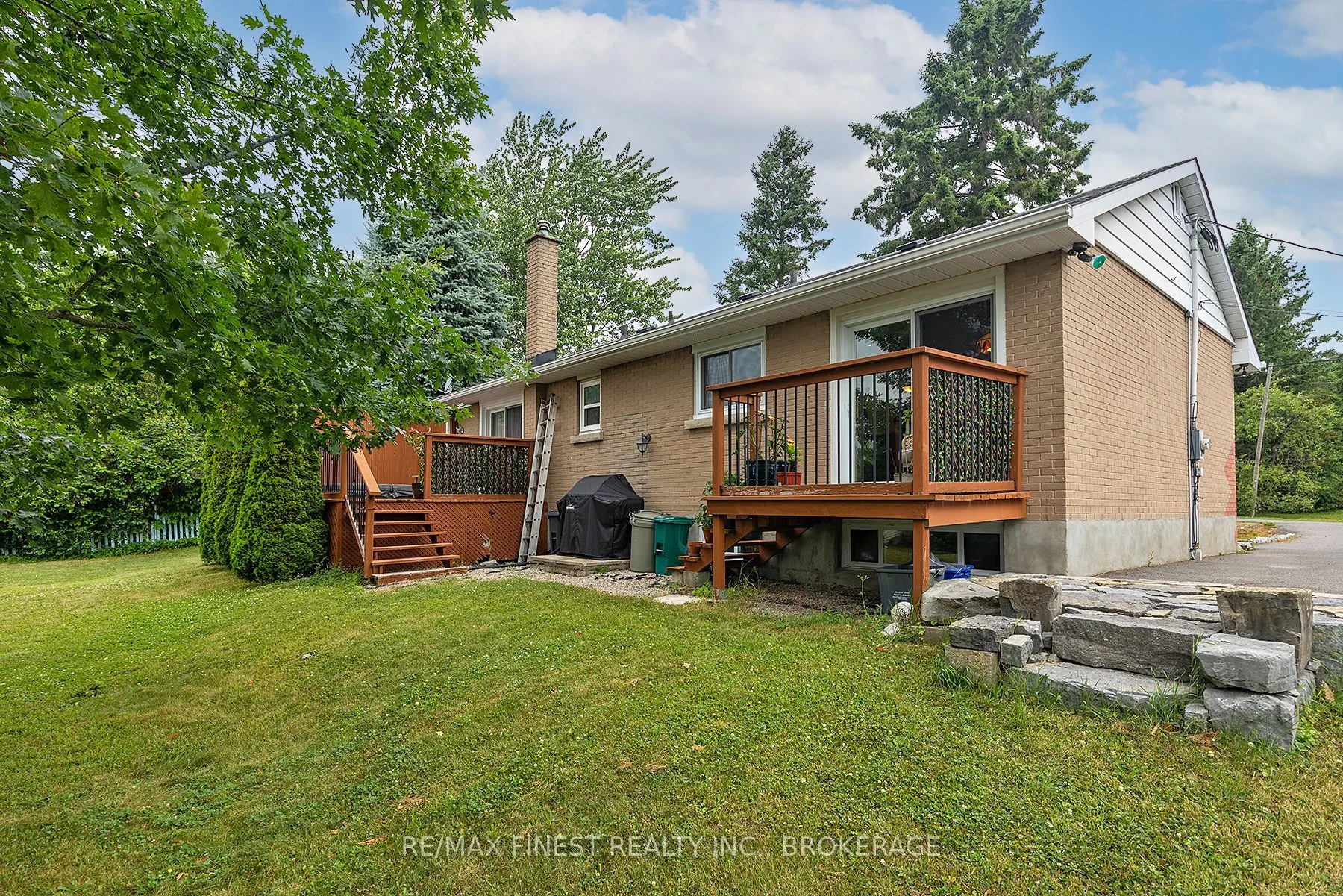 1429 Avondale Crescent