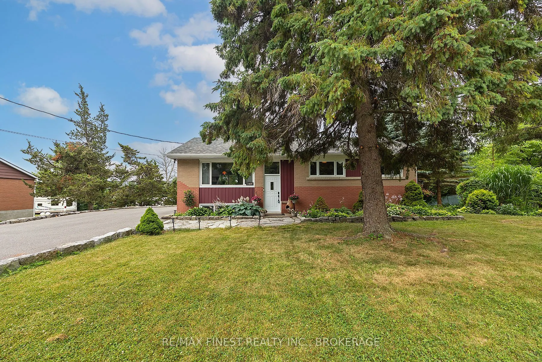 1429 Avondale Crescent