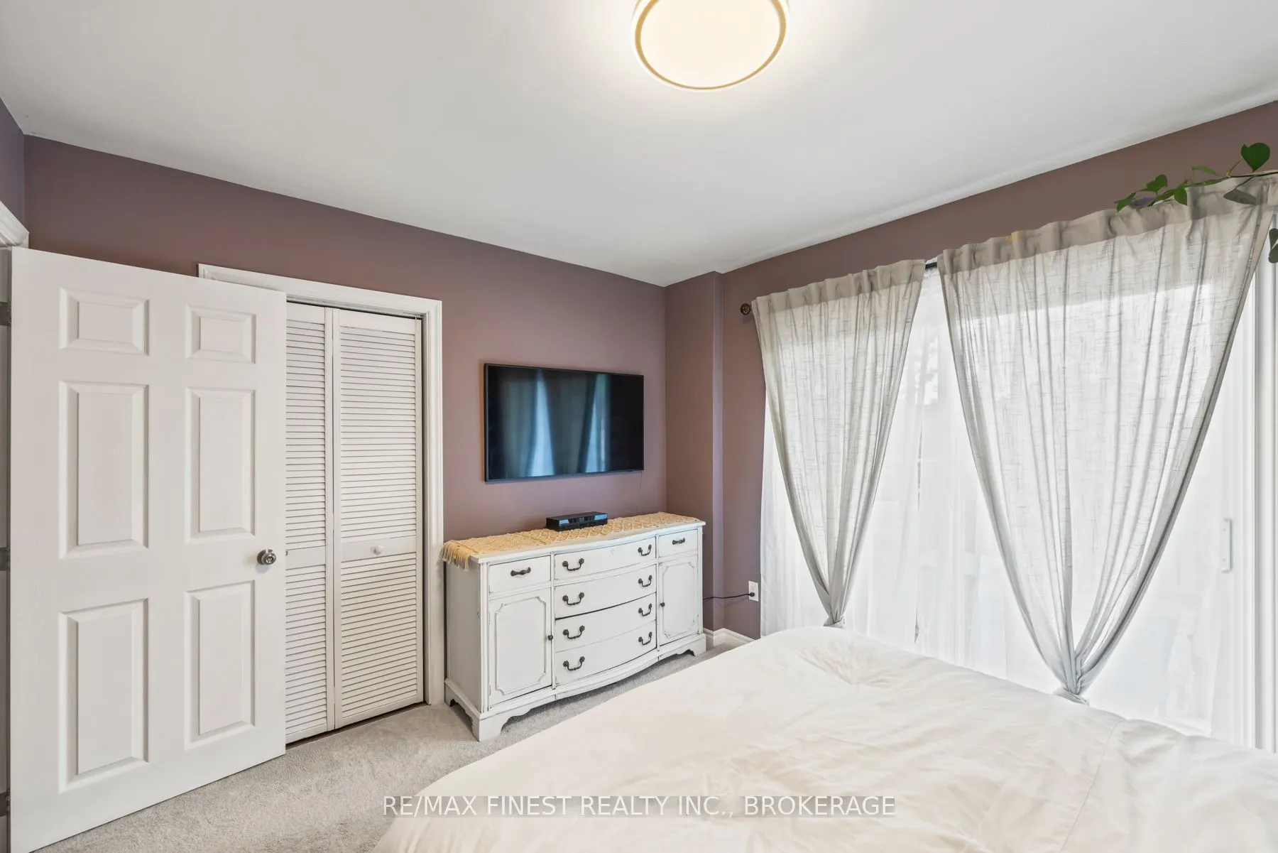 1429 Avondale Crescent
