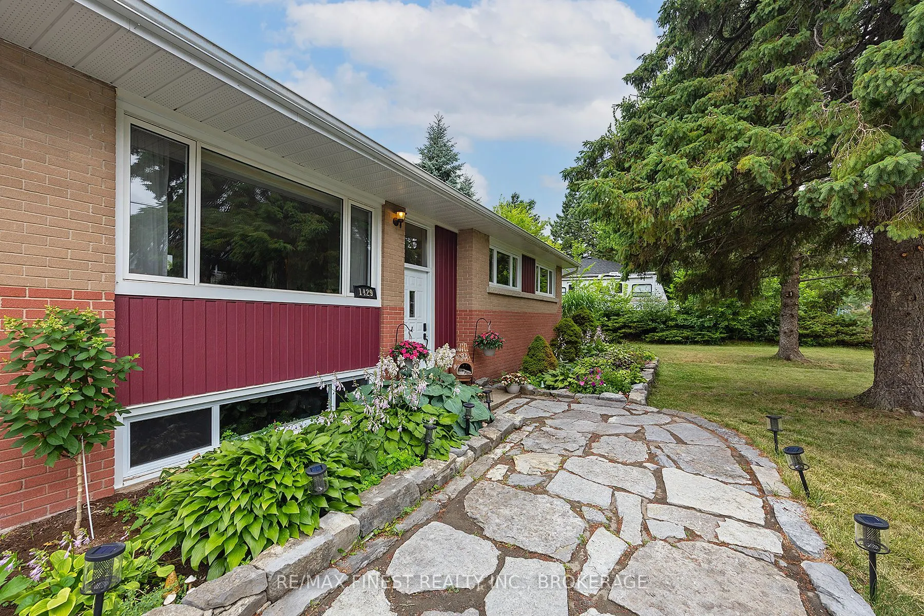 1429 Avondale Crescent