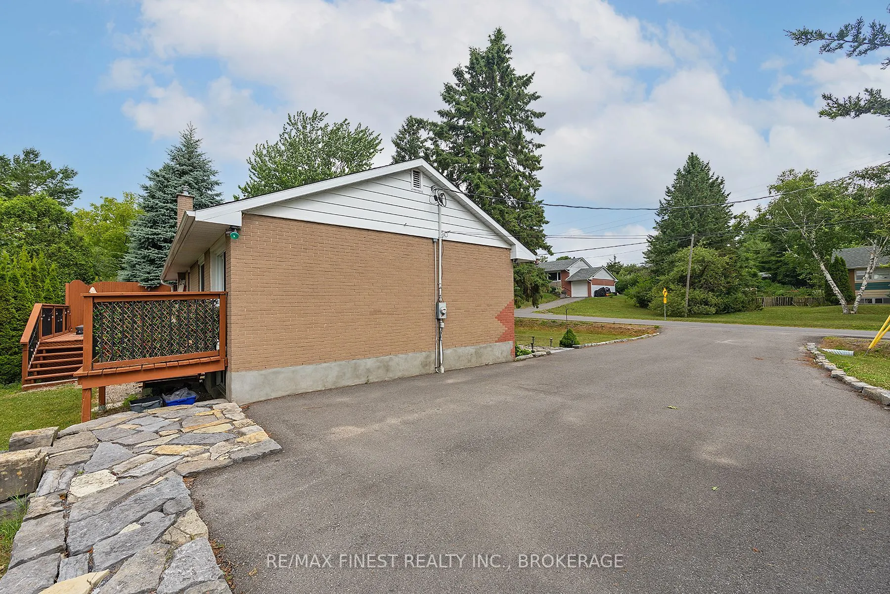 1429 Avondale Crescent