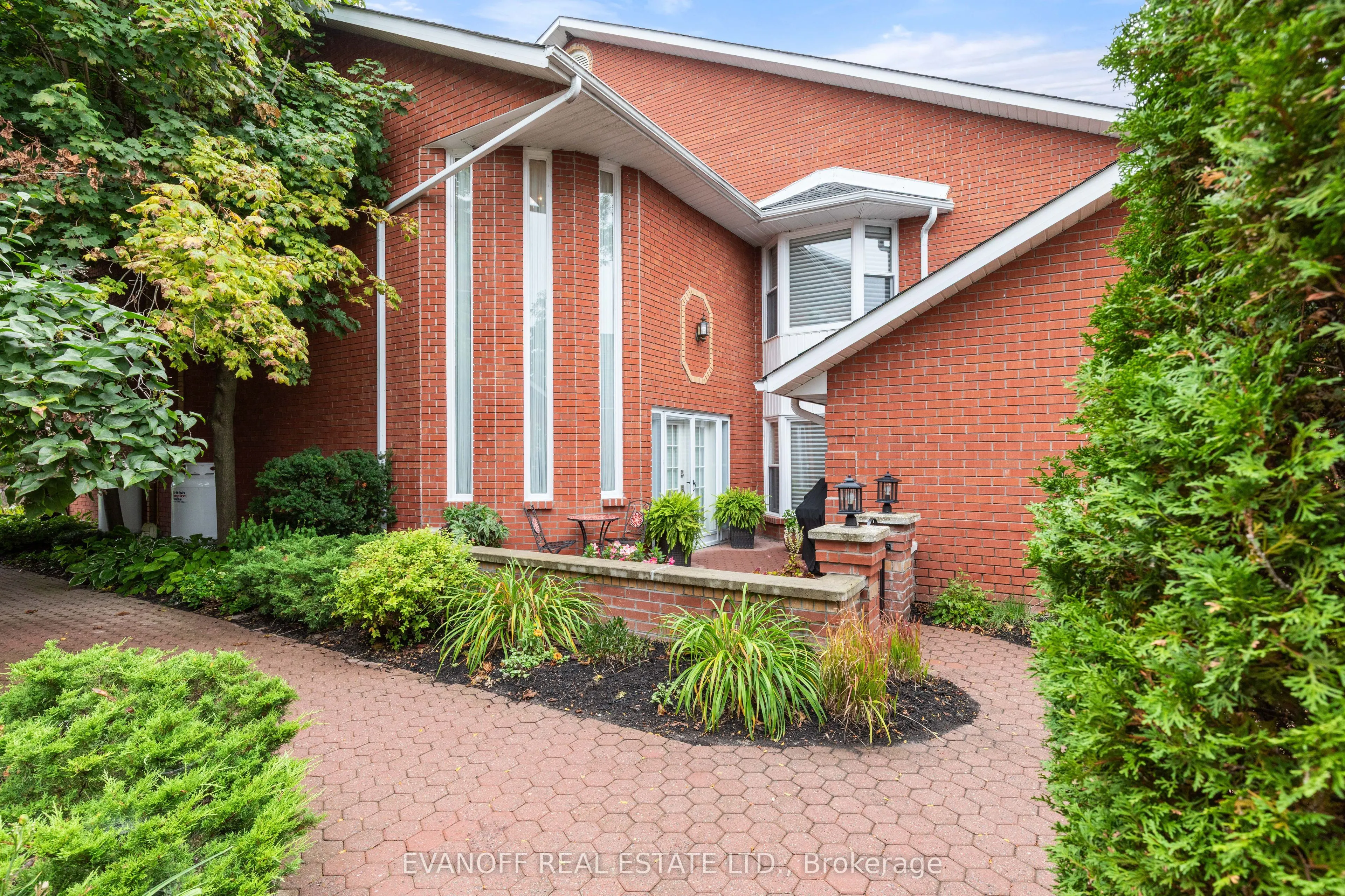 1 Sherwood Street, #101