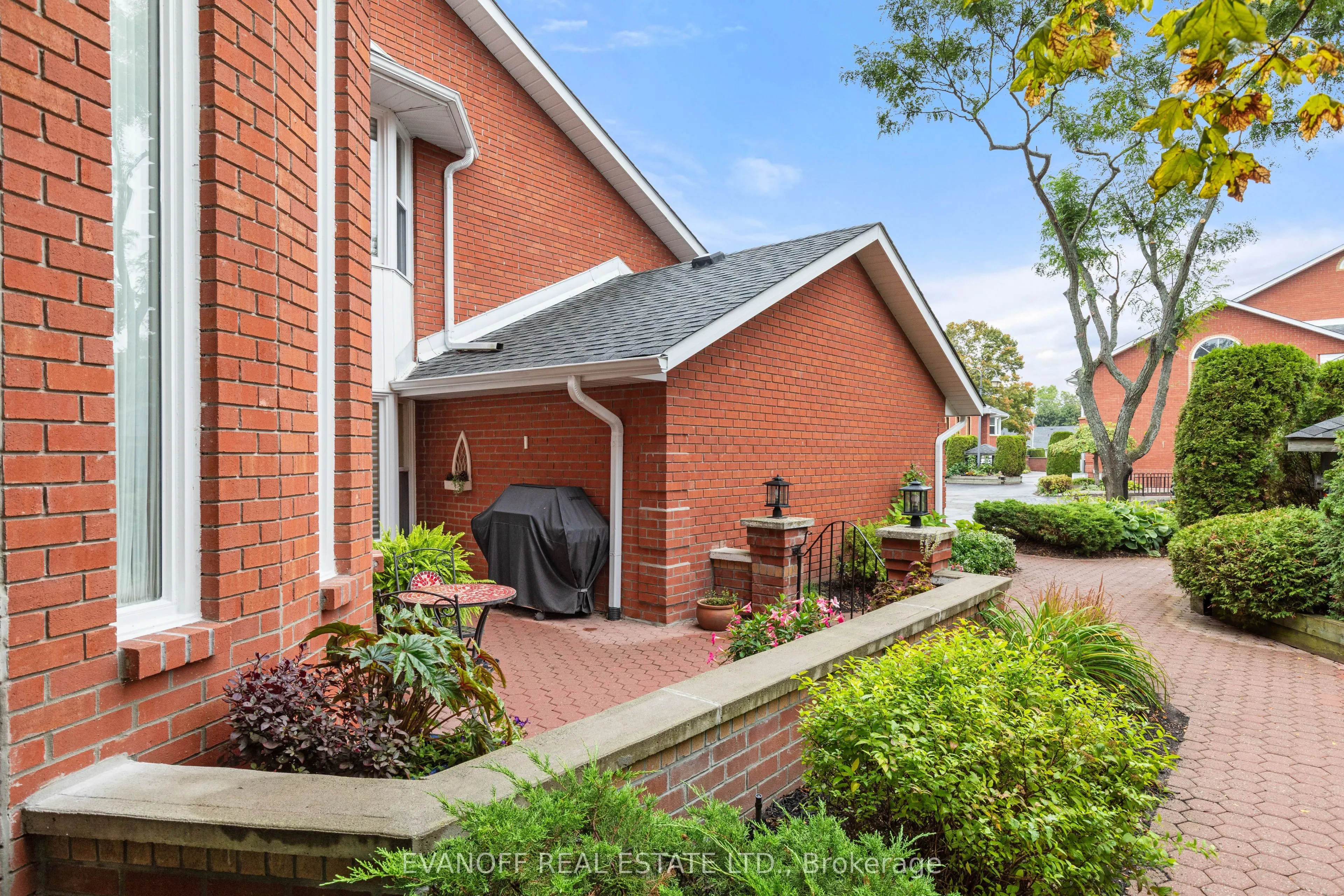 1 Sherwood Street, #101