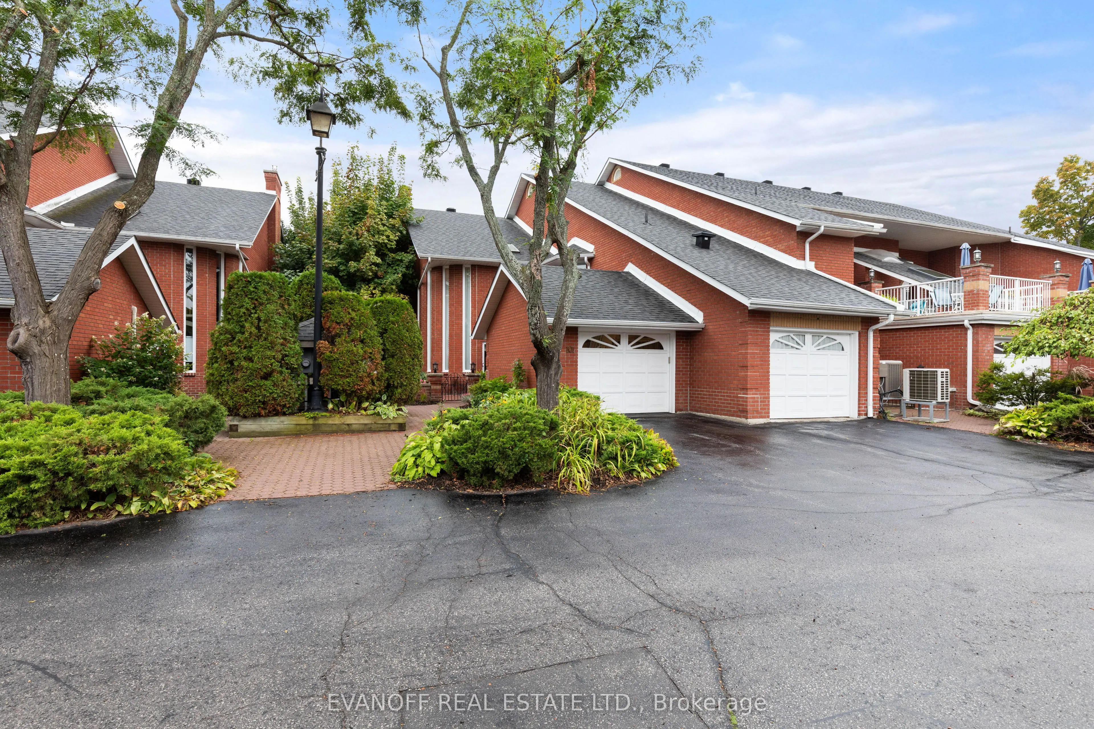 1 Sherwood Street, #101