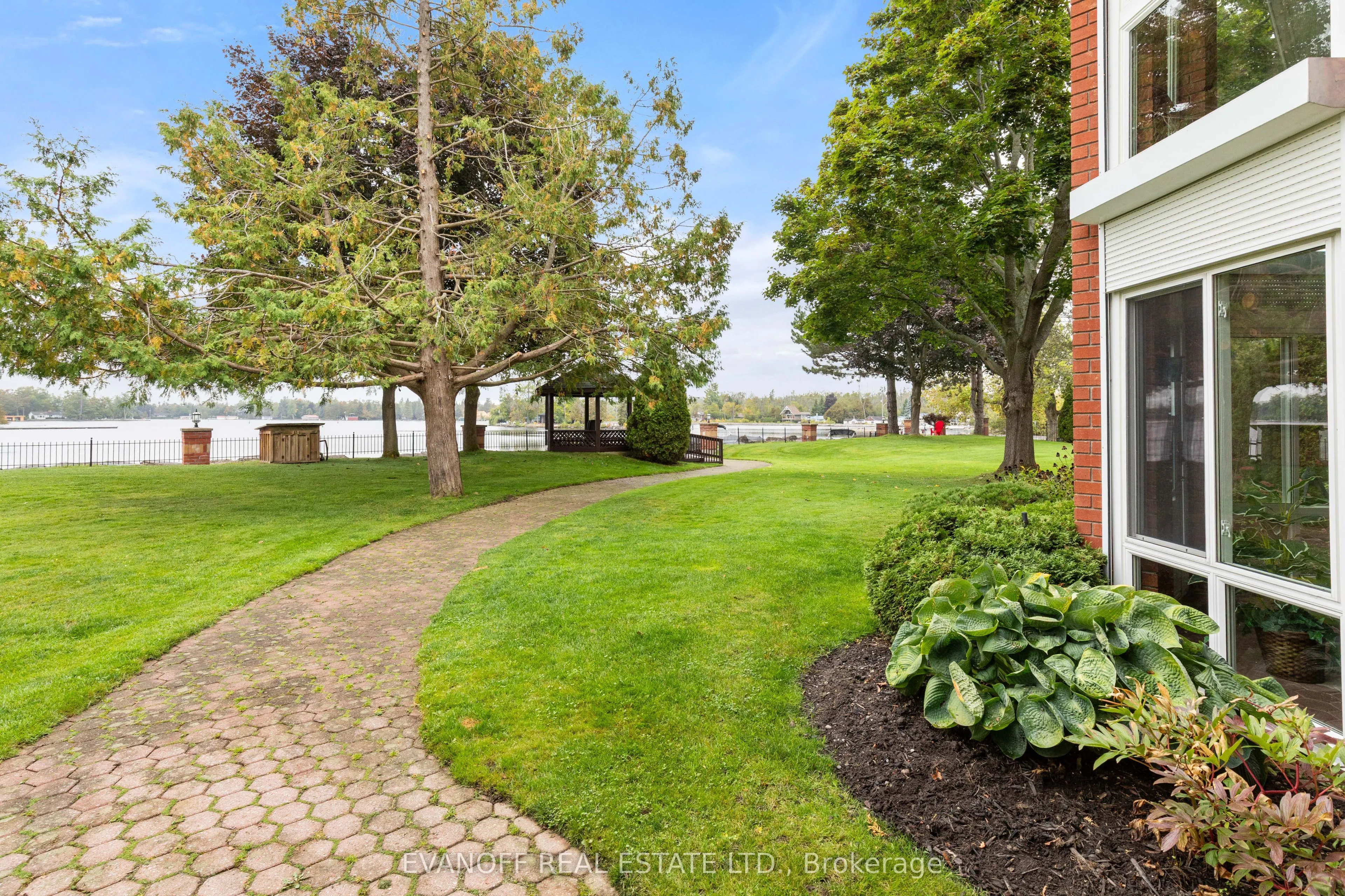 1 Sherwood Street, #101