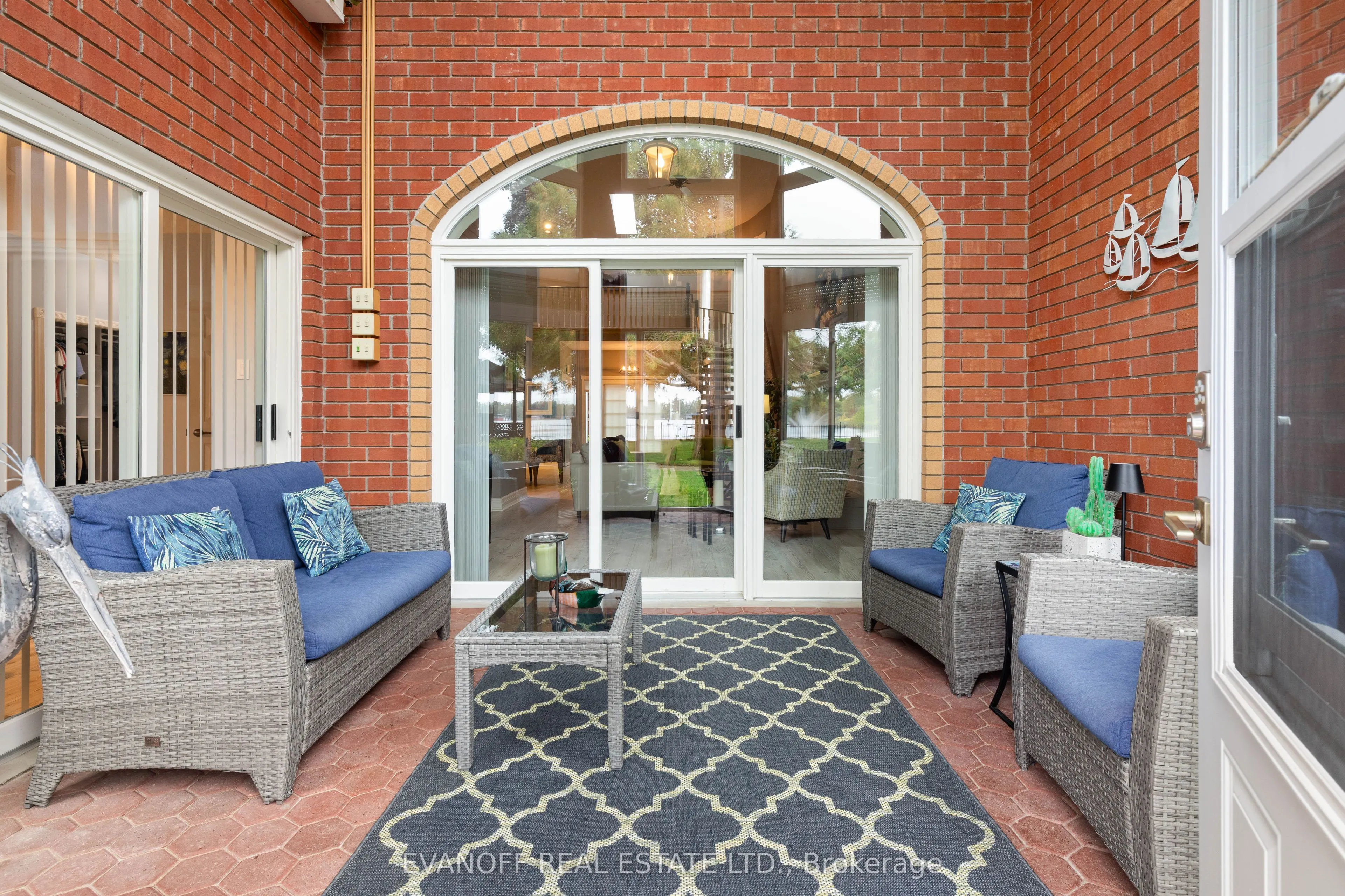 1 Sherwood Street, #101