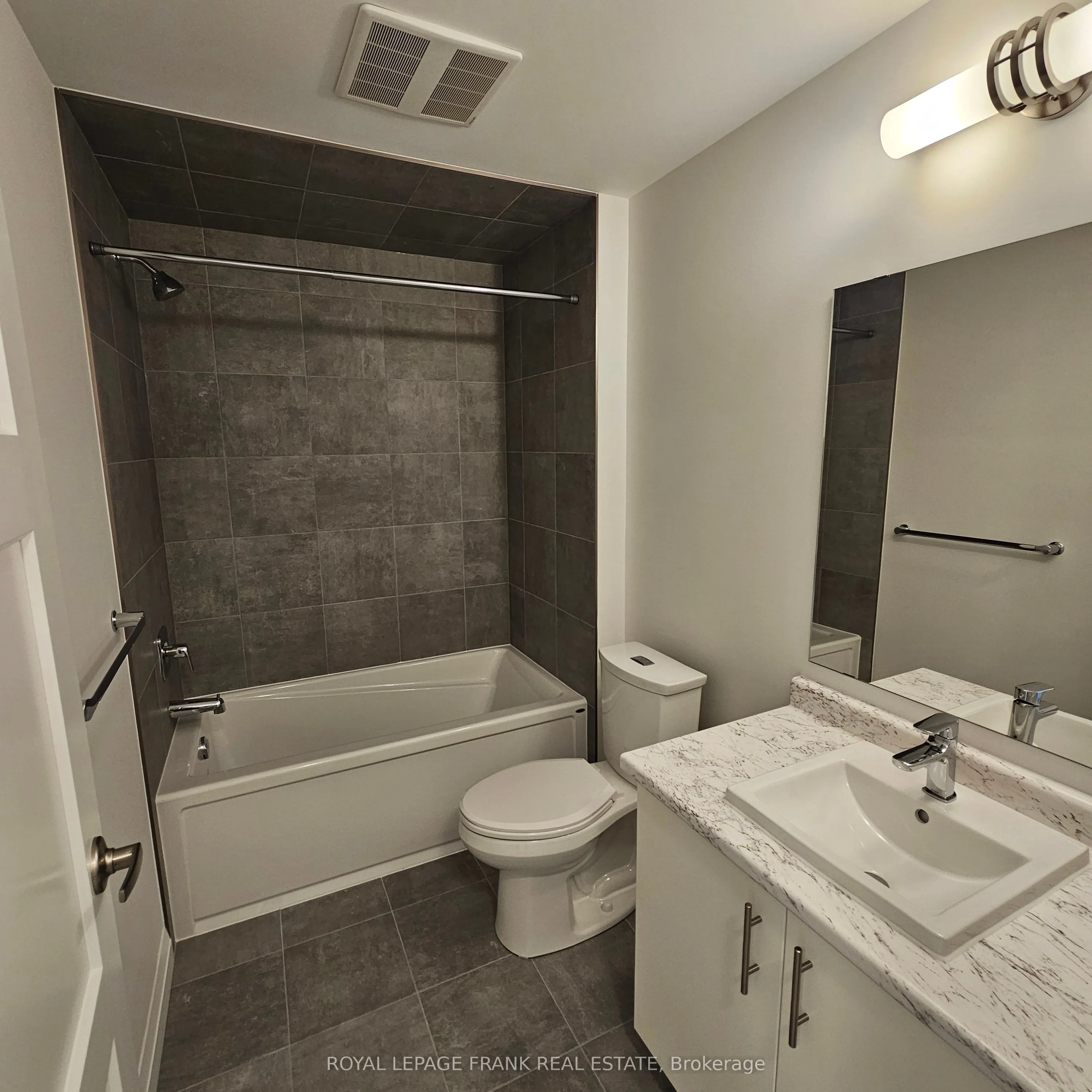 93 Arthur Street S, #903