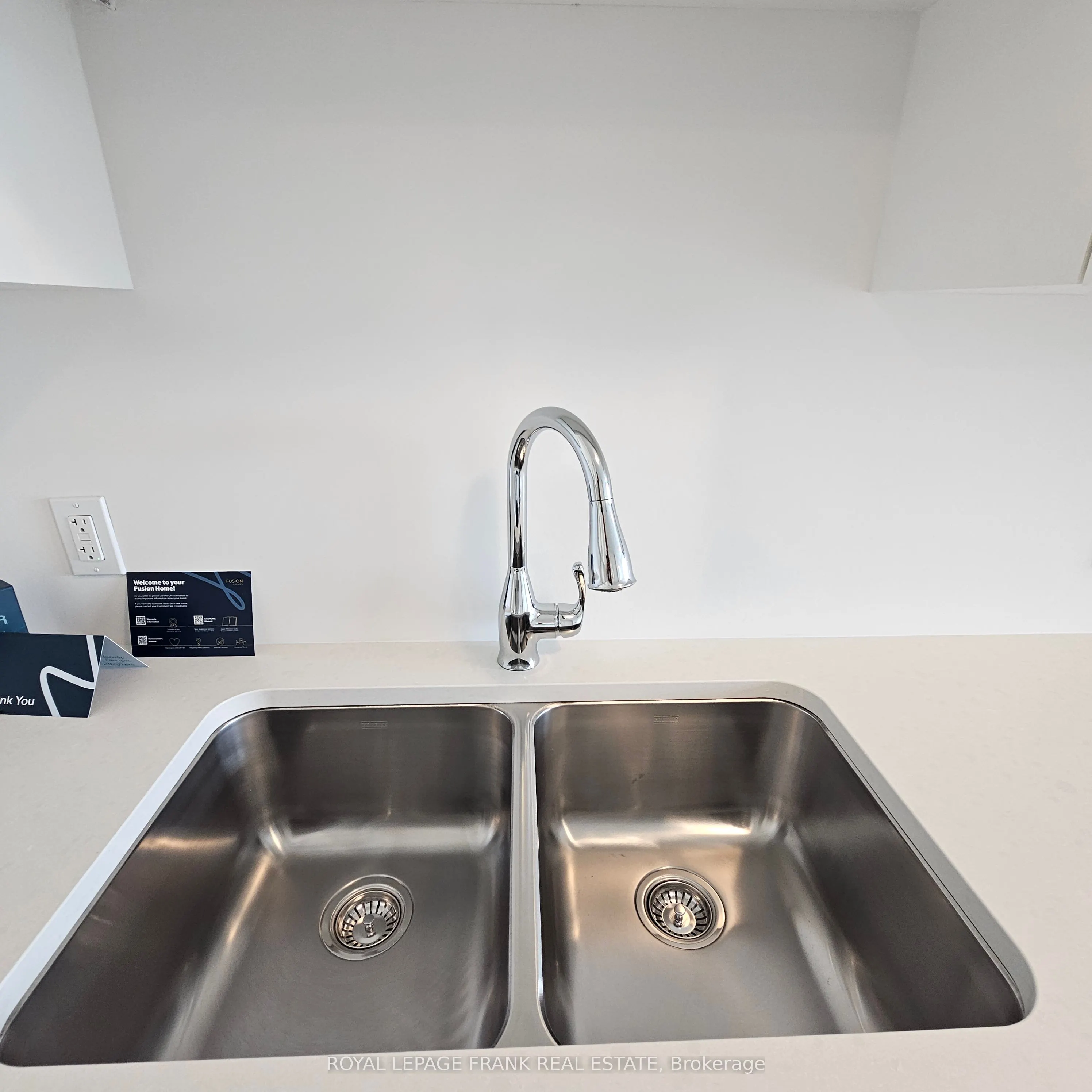 93 Arthur Street S, #903