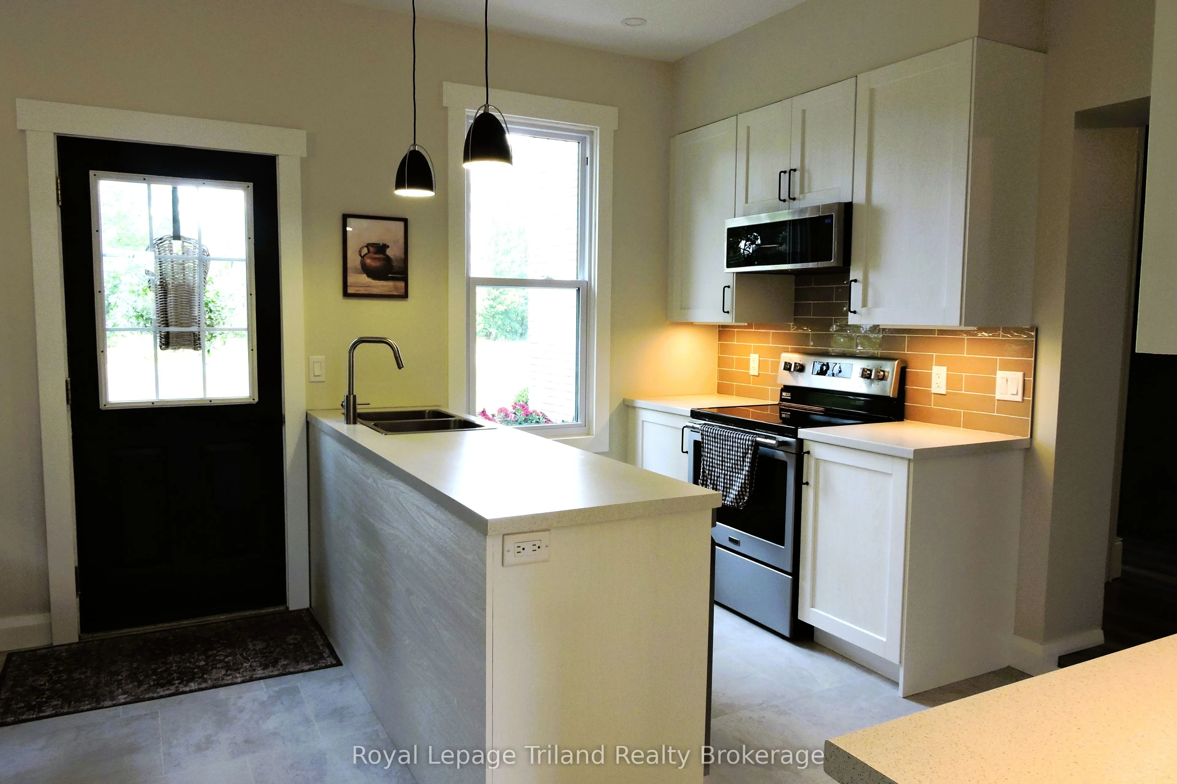 641 MAIN Street N