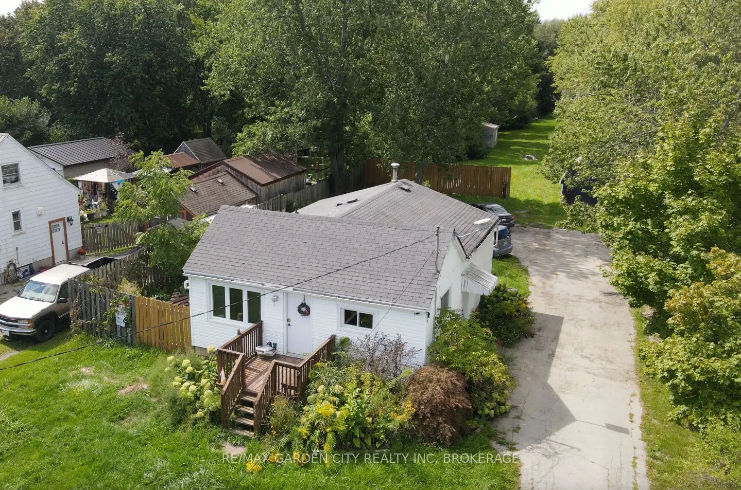 1377 Merrittville Highway
