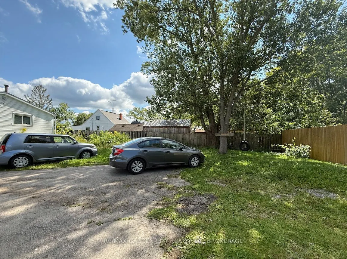 1377 Merrittville Highway
