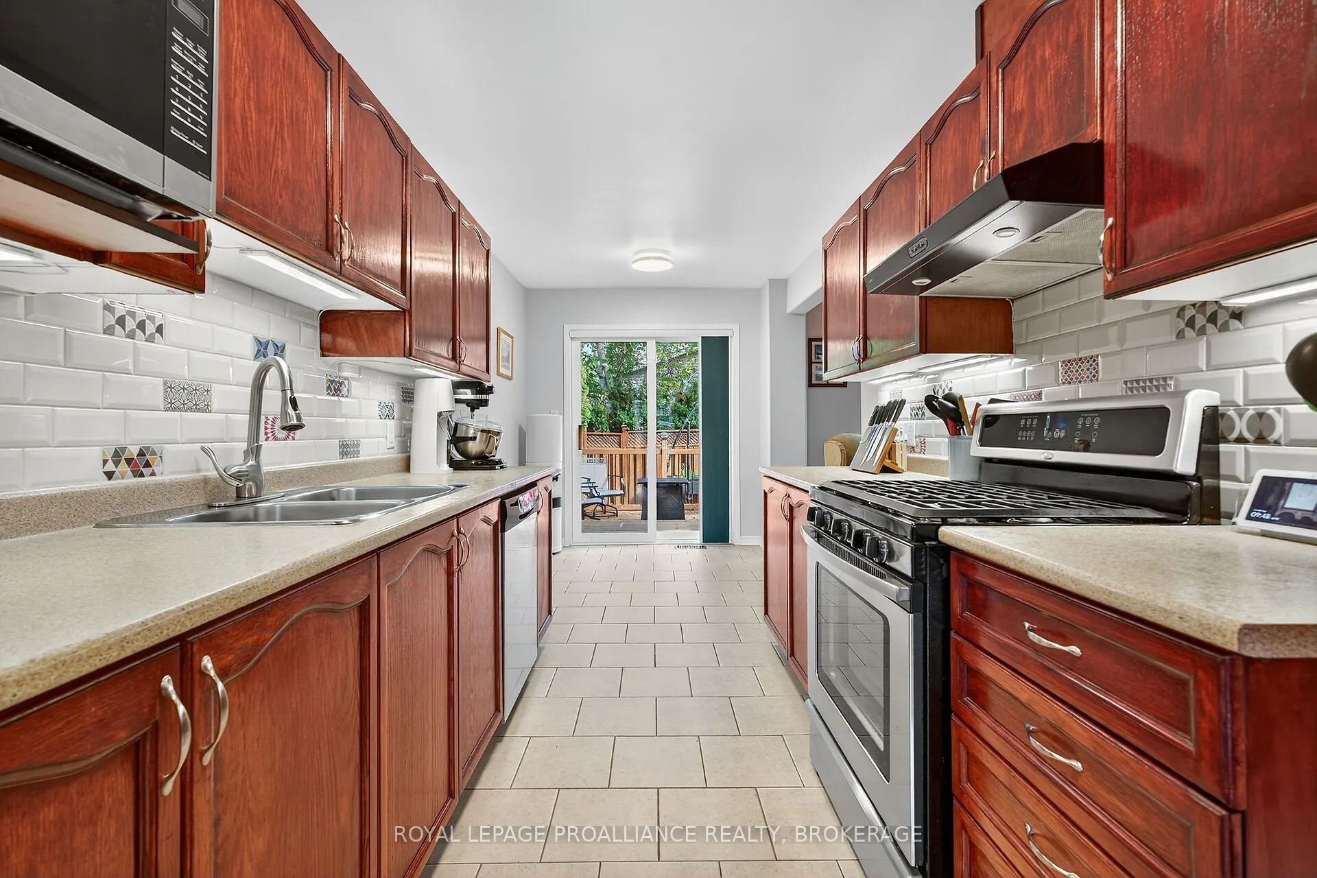 270 Ellesmeer Avenue